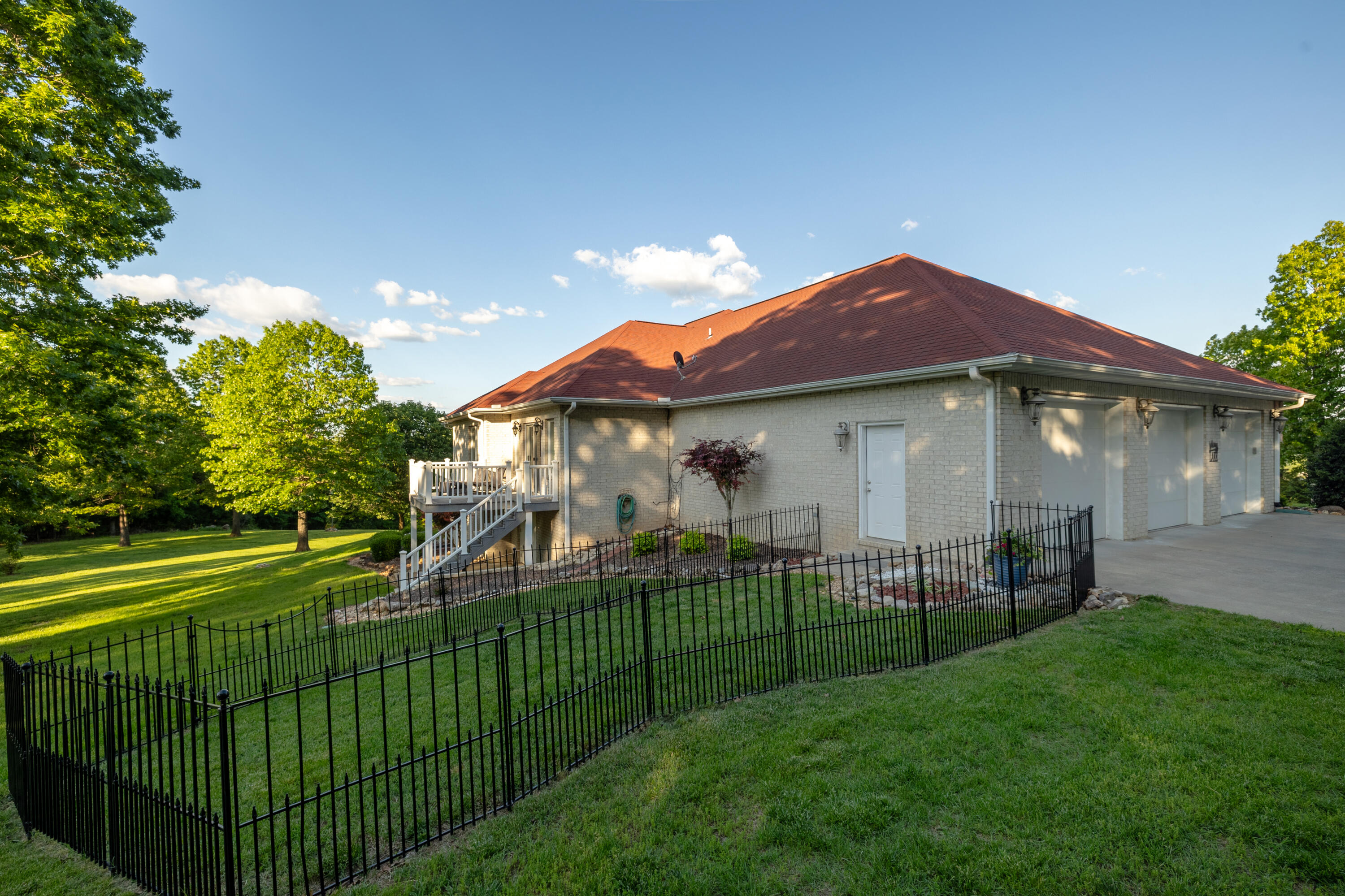 39 Whispering Hill Drive Property Photo 7