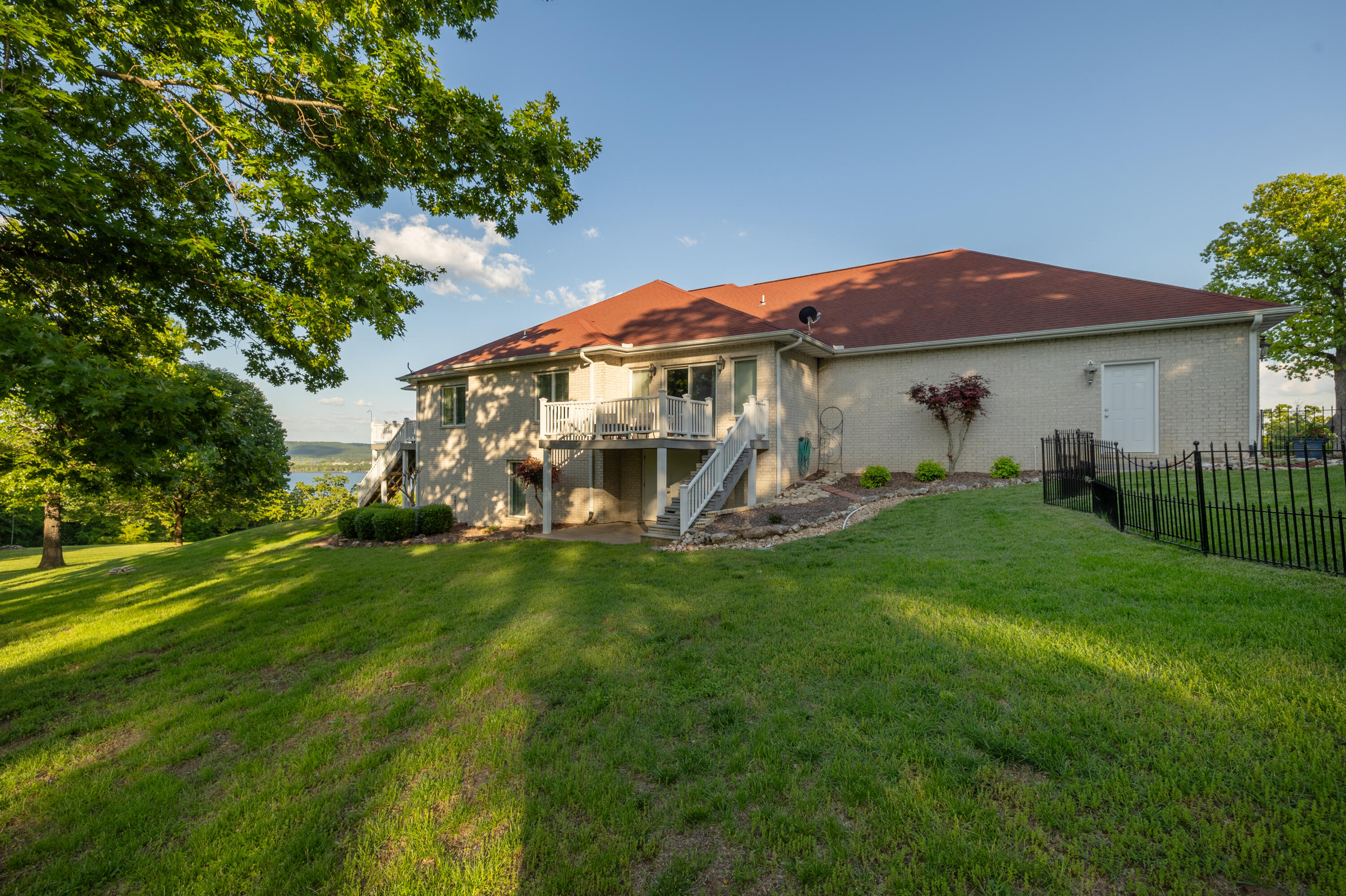 39 Whispering Hill Drive Property Photo 8