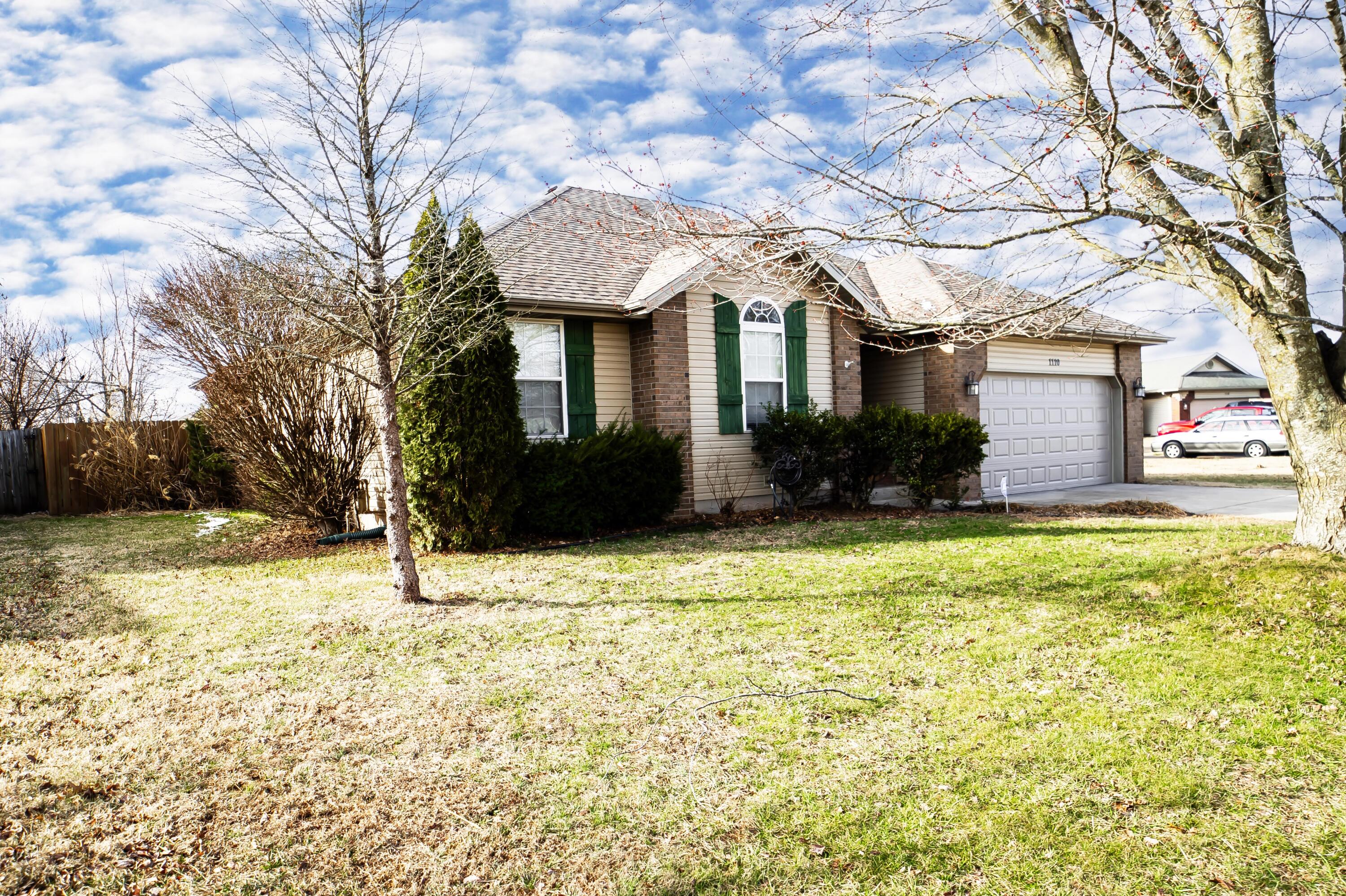 1110 West Thorngate Drive Property Photo 2