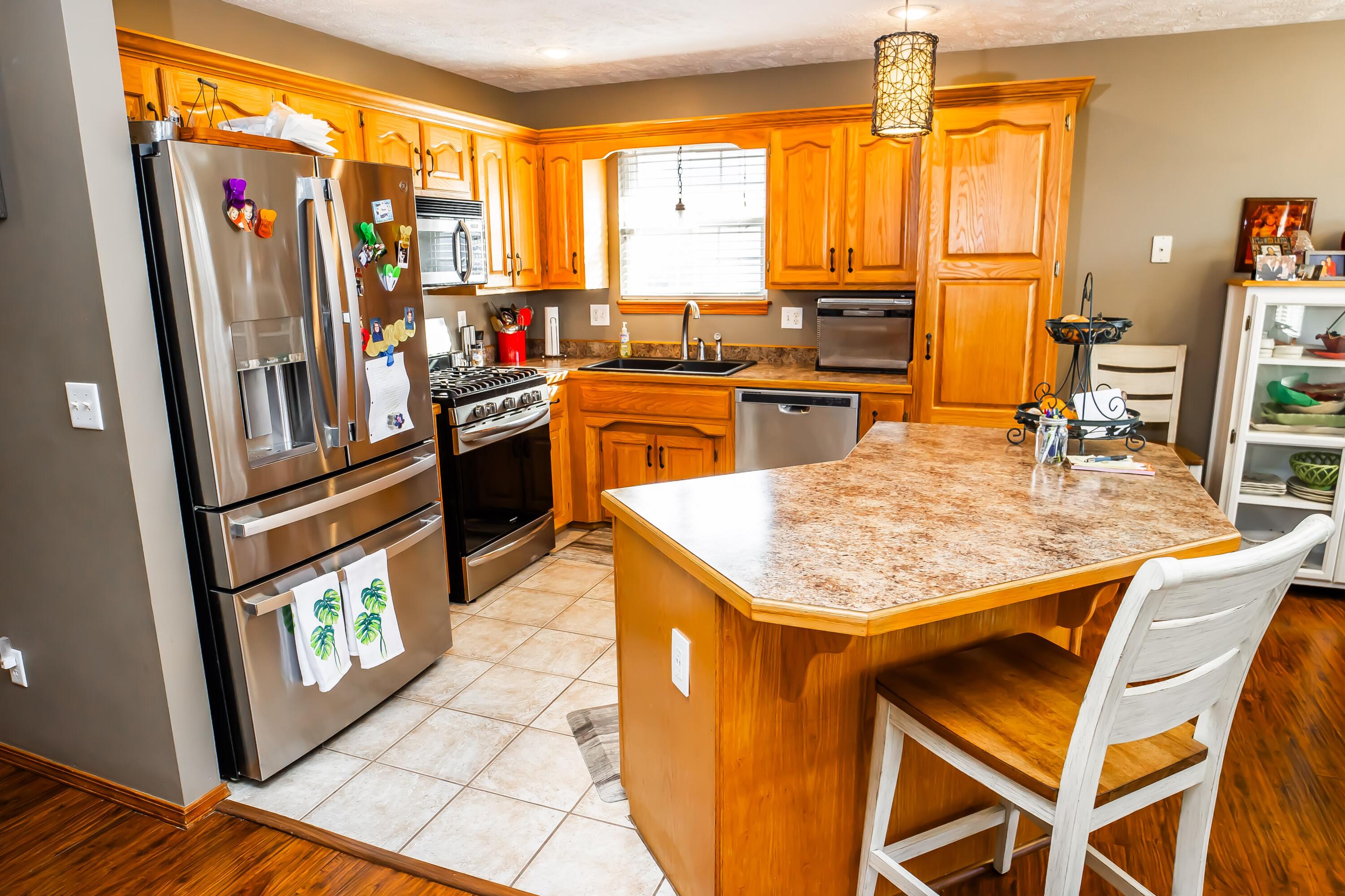 1110 West Thorngate Drive Property Photo 6