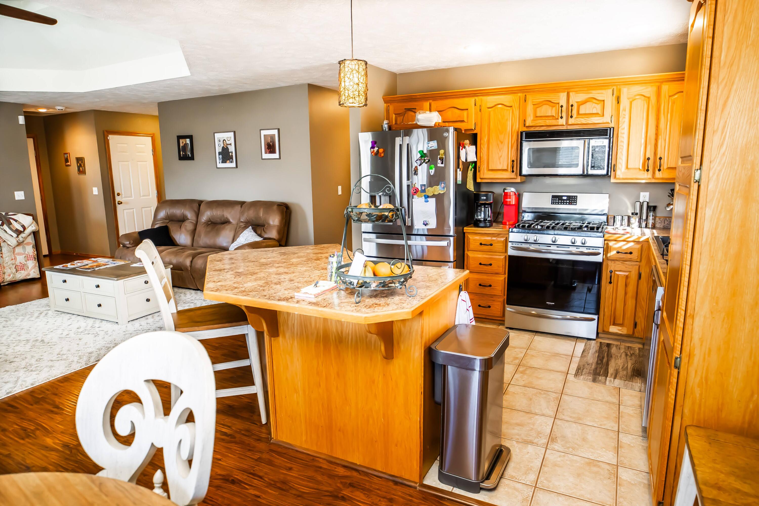 1110 West Thorngate Drive Property Photo 8