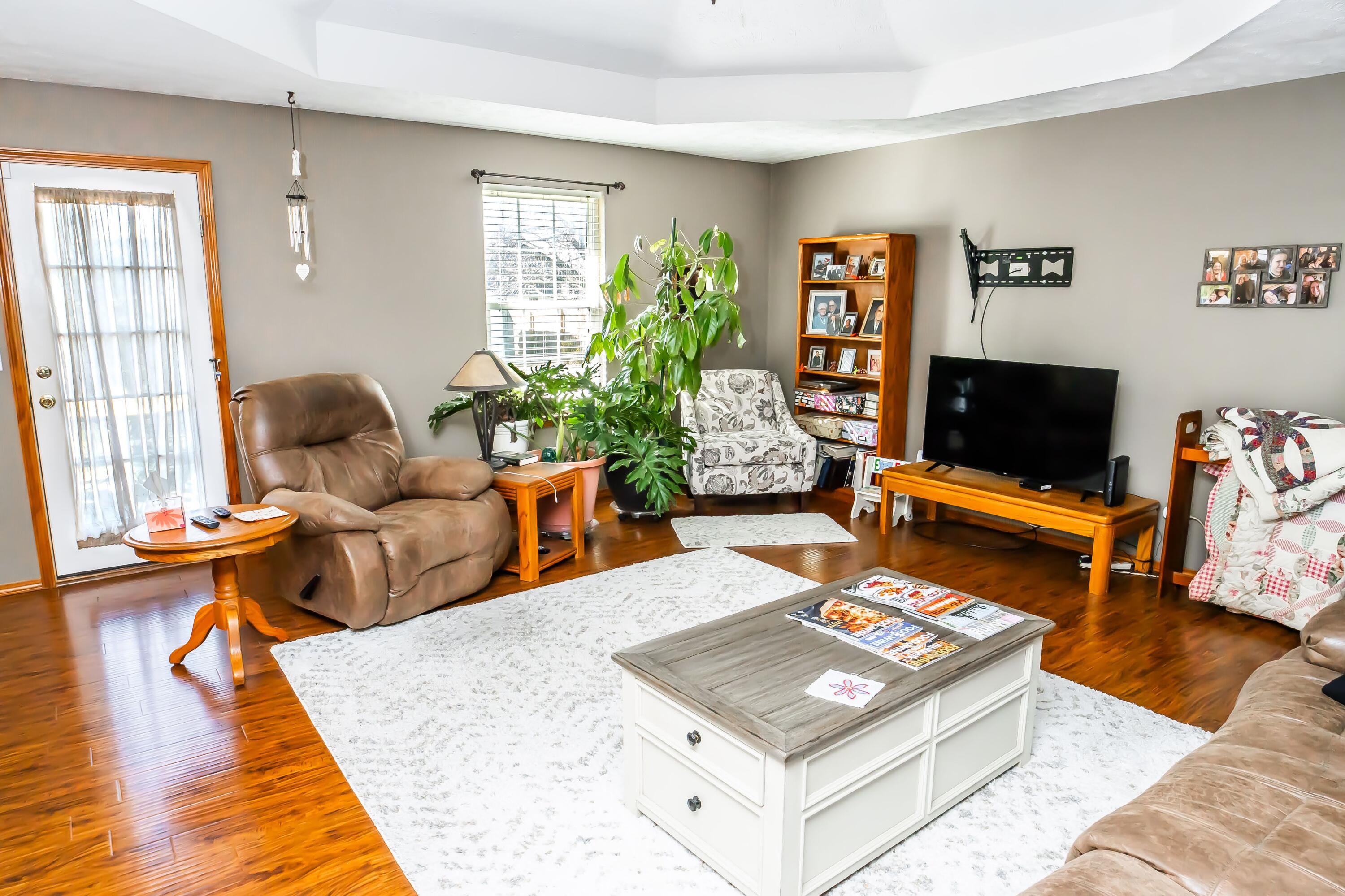1110 West Thorngate Drive Property Photo 11