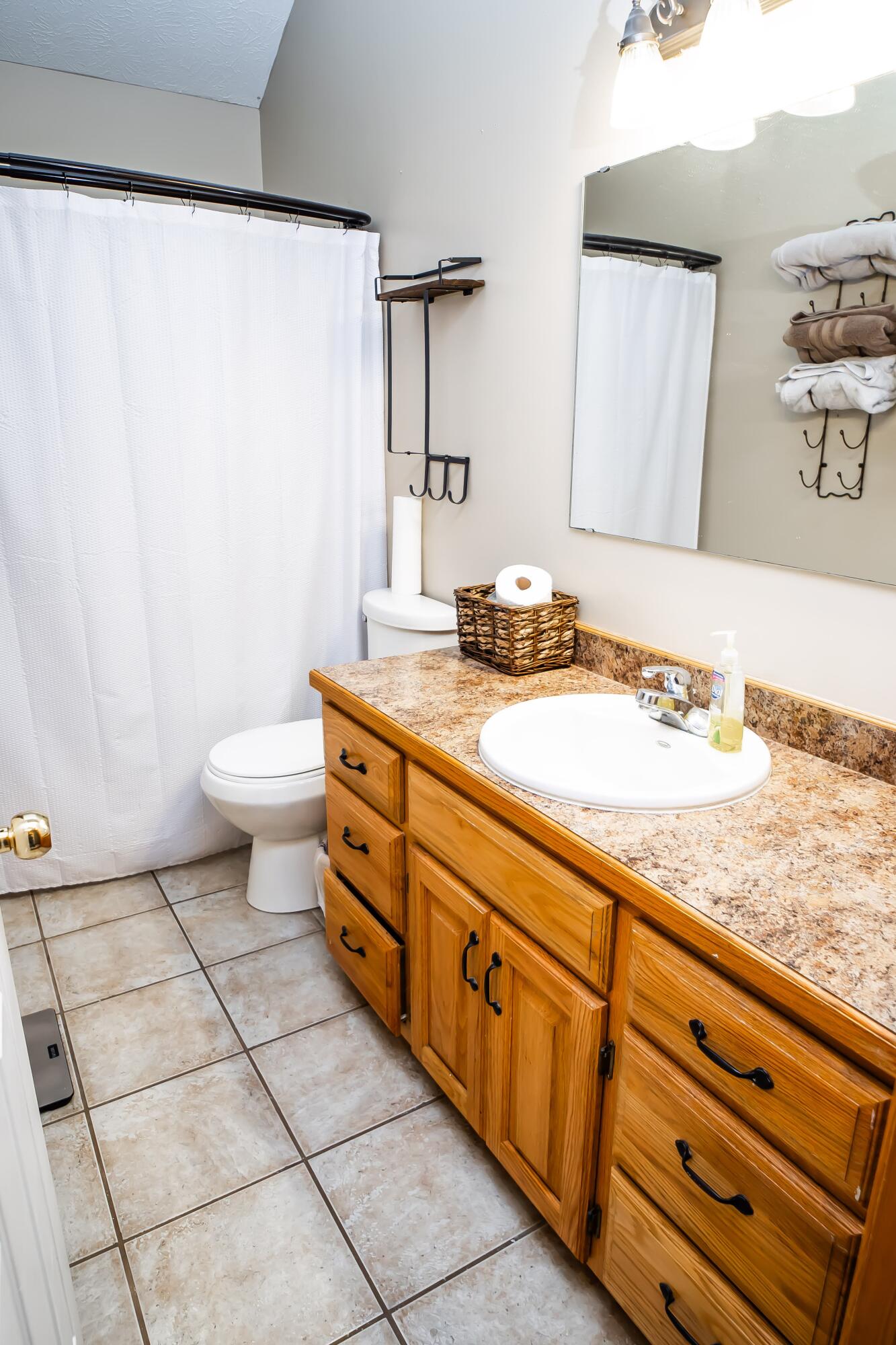 1110 West Thorngate Drive Property Photo 13