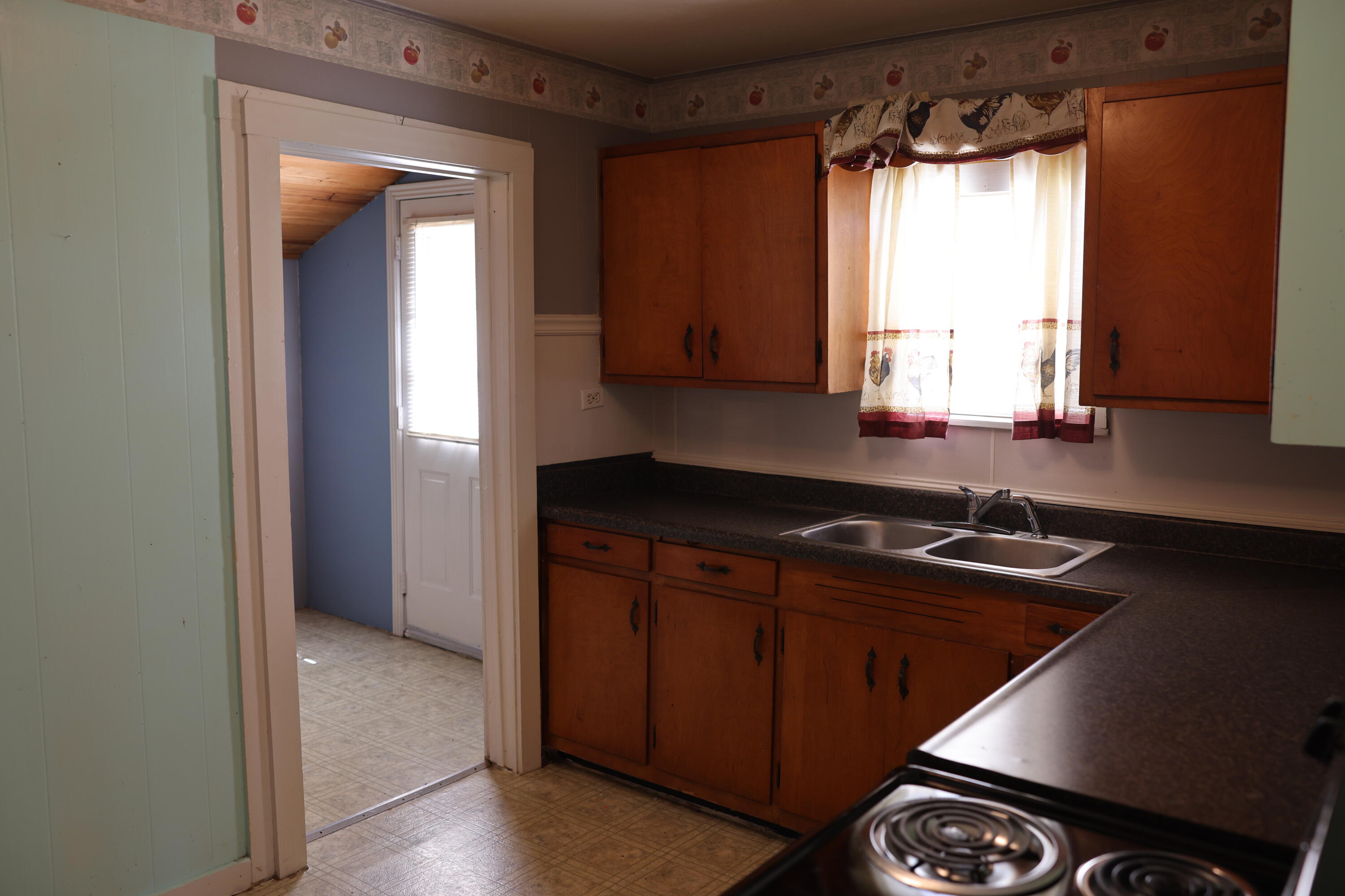 200 Forest Street Property Photo 7