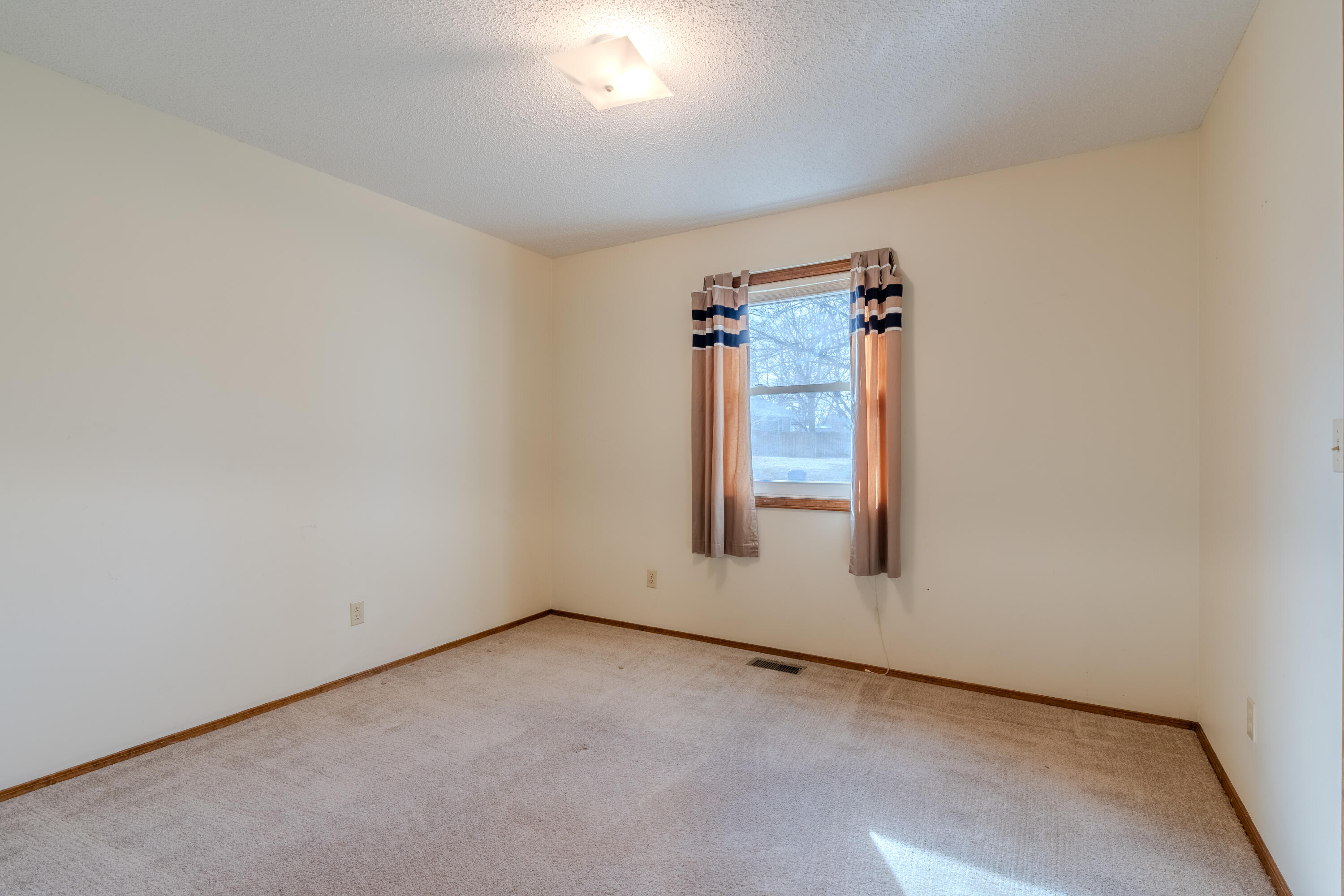 1206 South 14th Avenue Property Photo 8