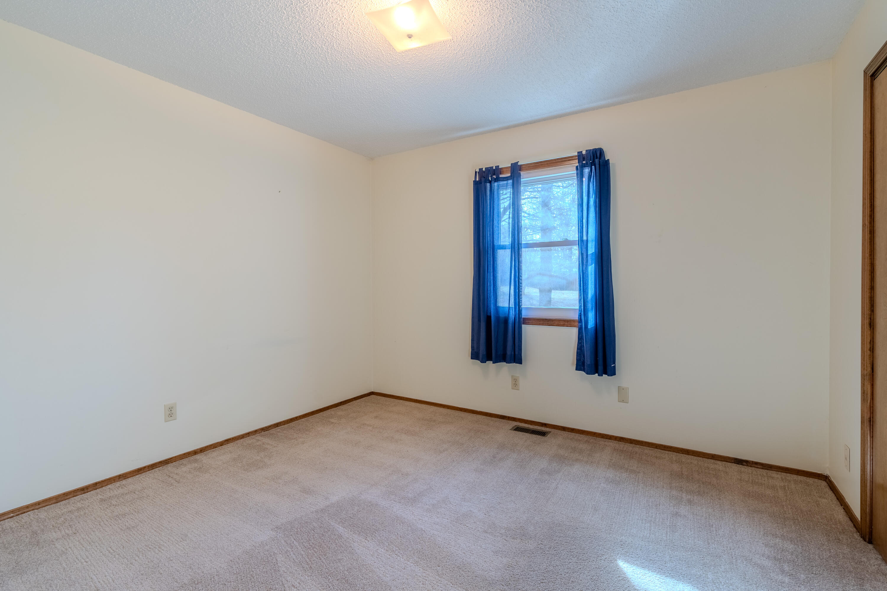 1206 South 14th Avenue Property Photo 10