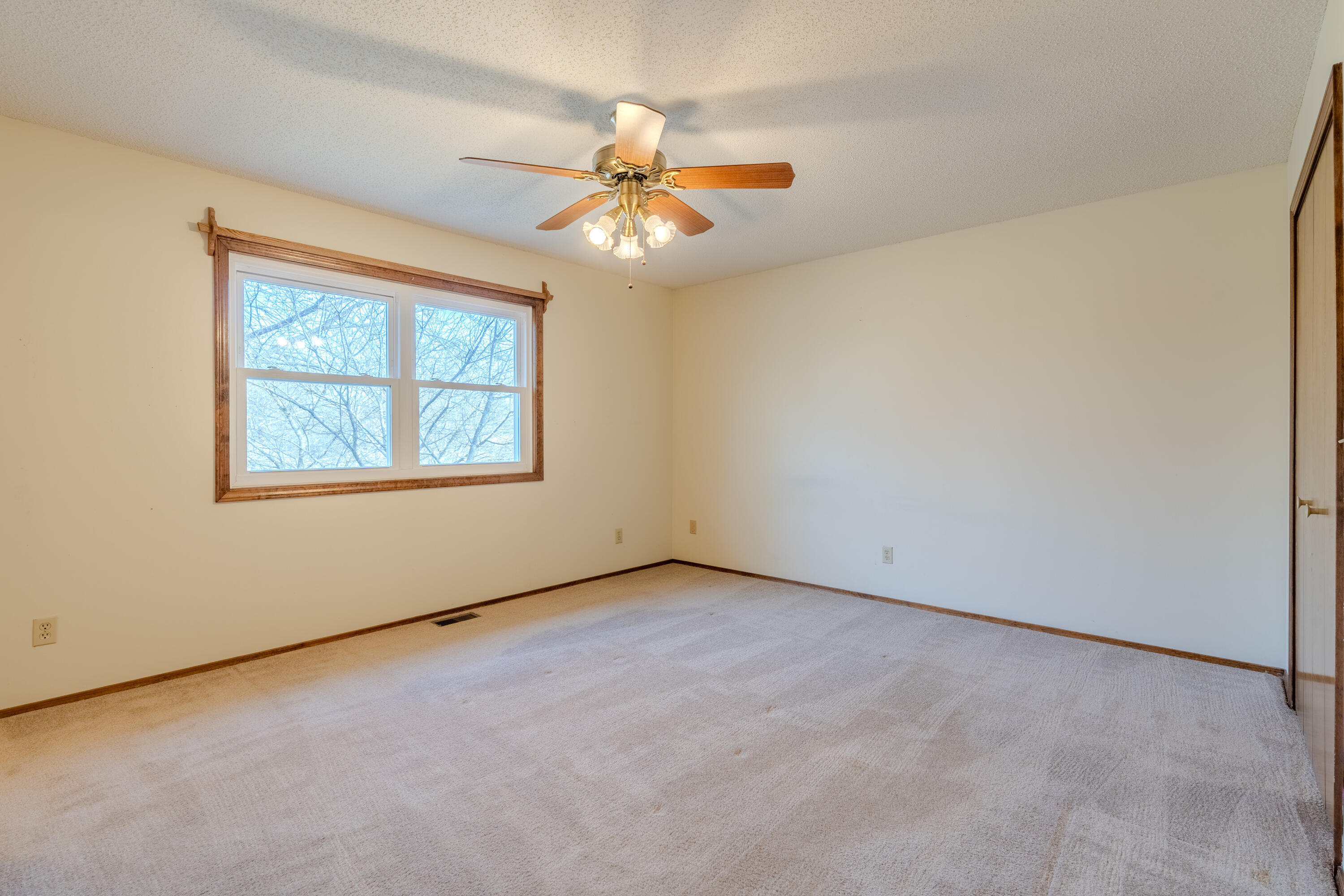 1206 South 14th Avenue Property Photo 11