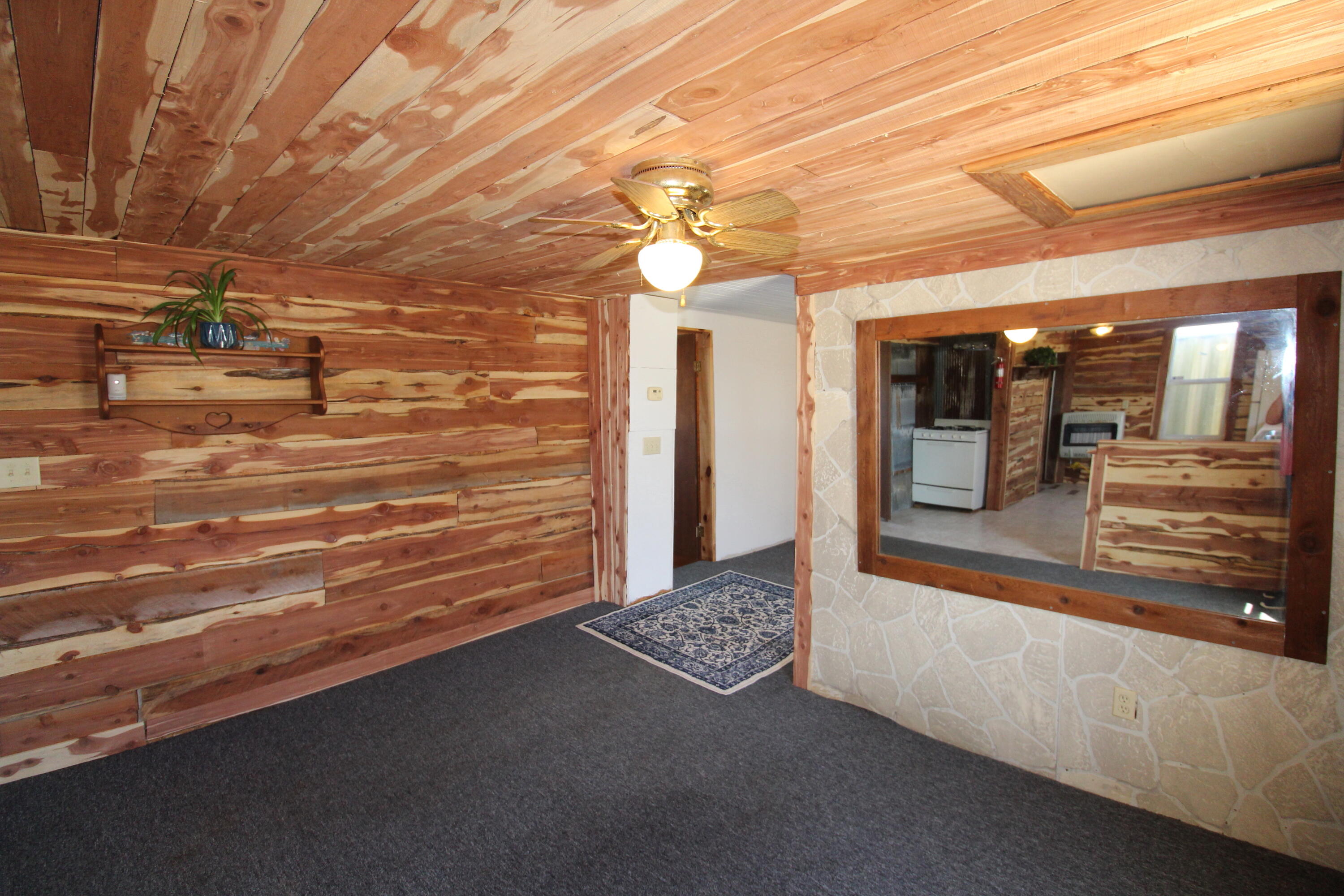 626 East Broadway Street Property Photo 8
