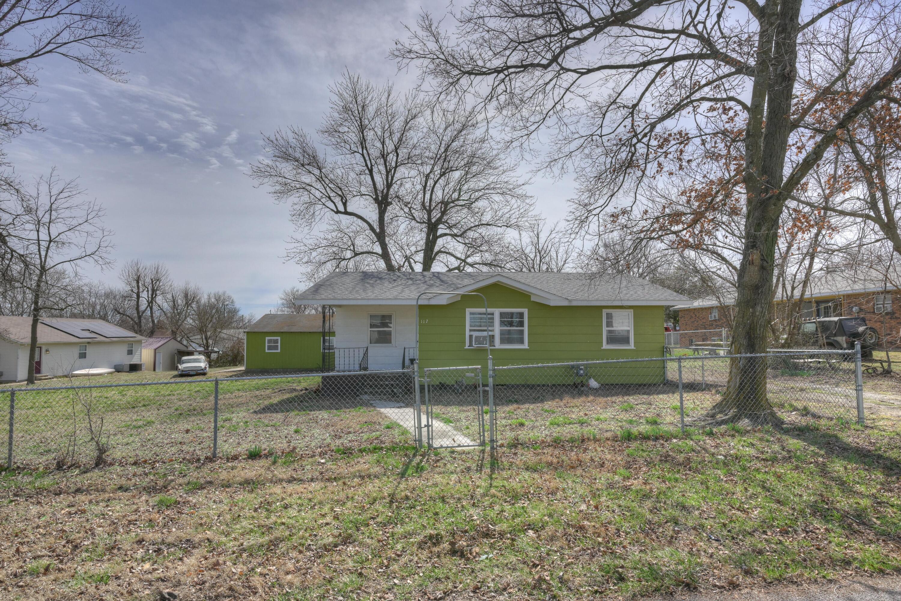 117 East Russell Street Property Photo