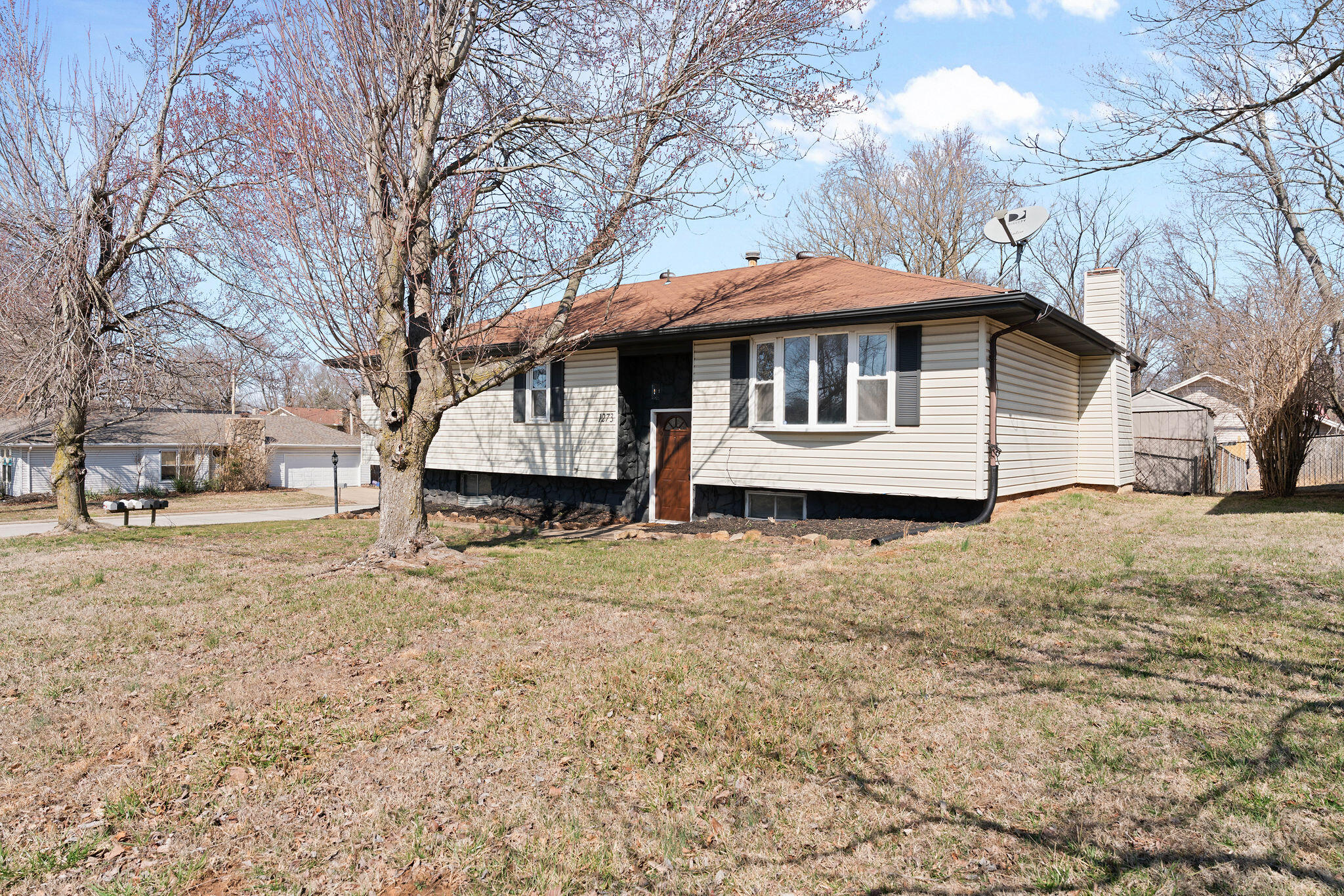 1273 East Briar Street Property Photo 2