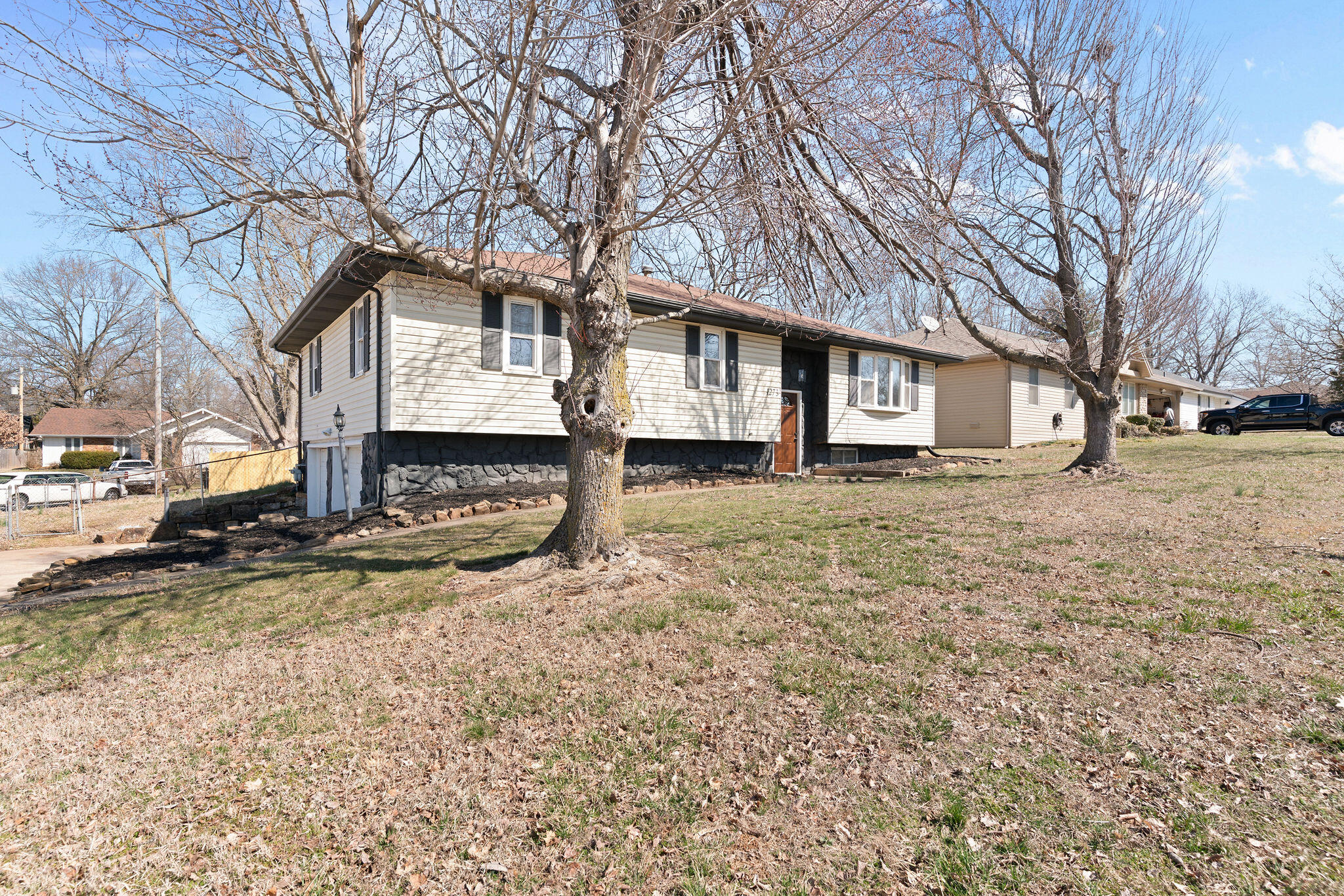1273 East Briar Street Property Photo 3