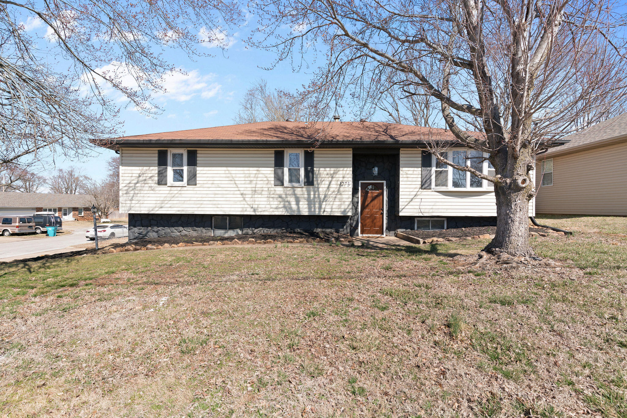 1273 East Briar Street Property Photo 4