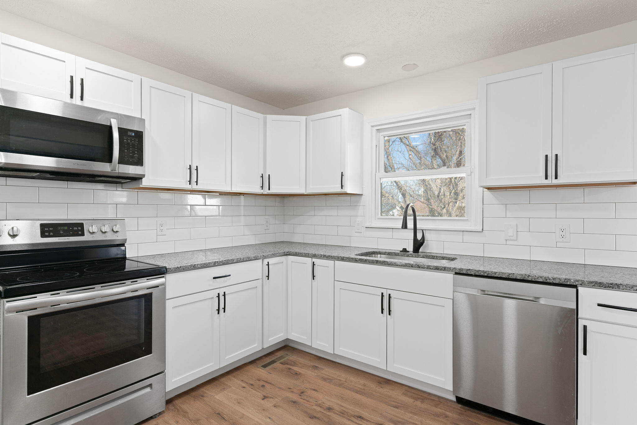 1273 East Briar Street Property Photo 12