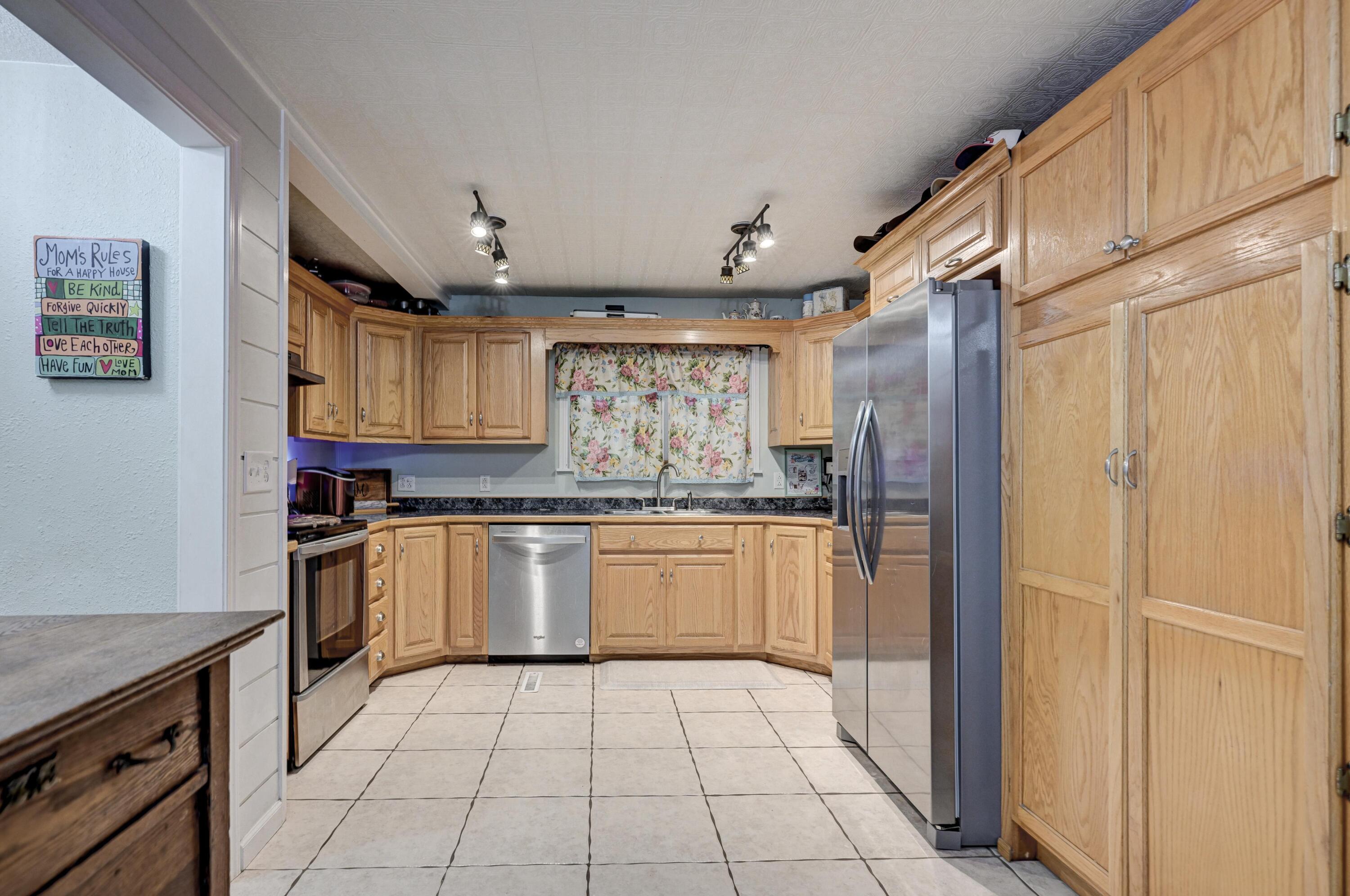 646 North Random Road Property Photo 5