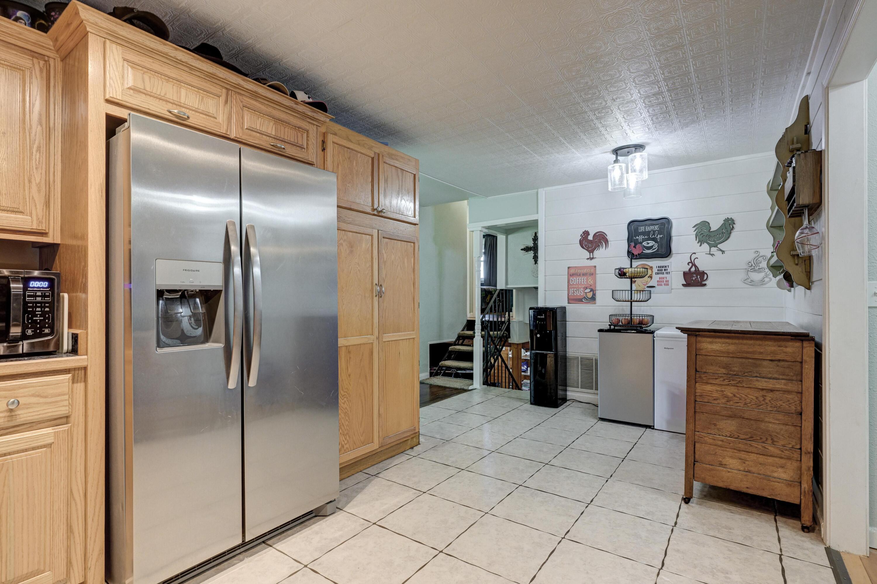 646 North Random Road Property Photo 6