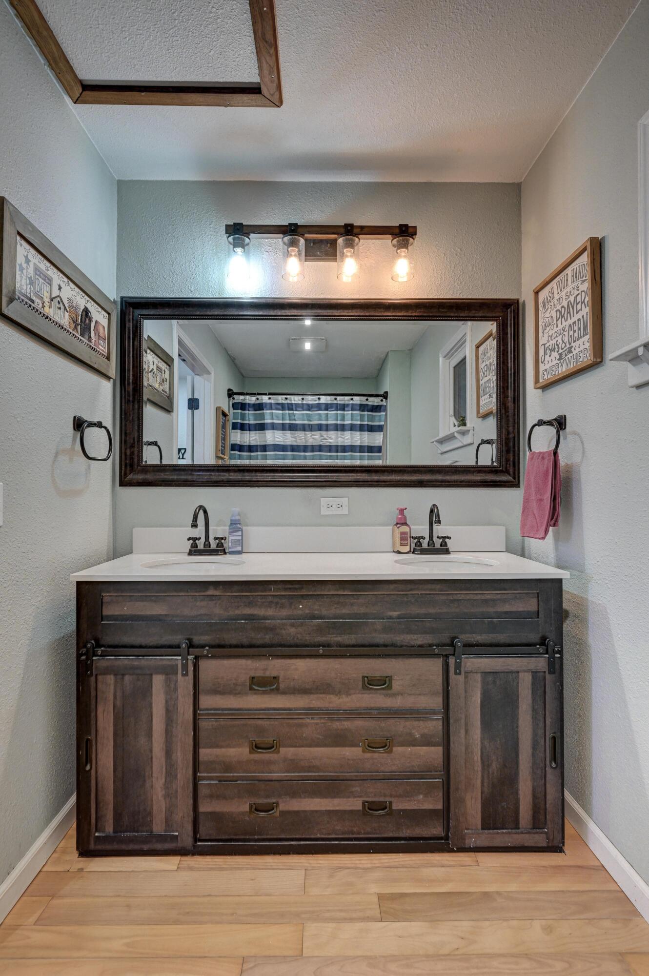 646 North Random Road Property Photo 11