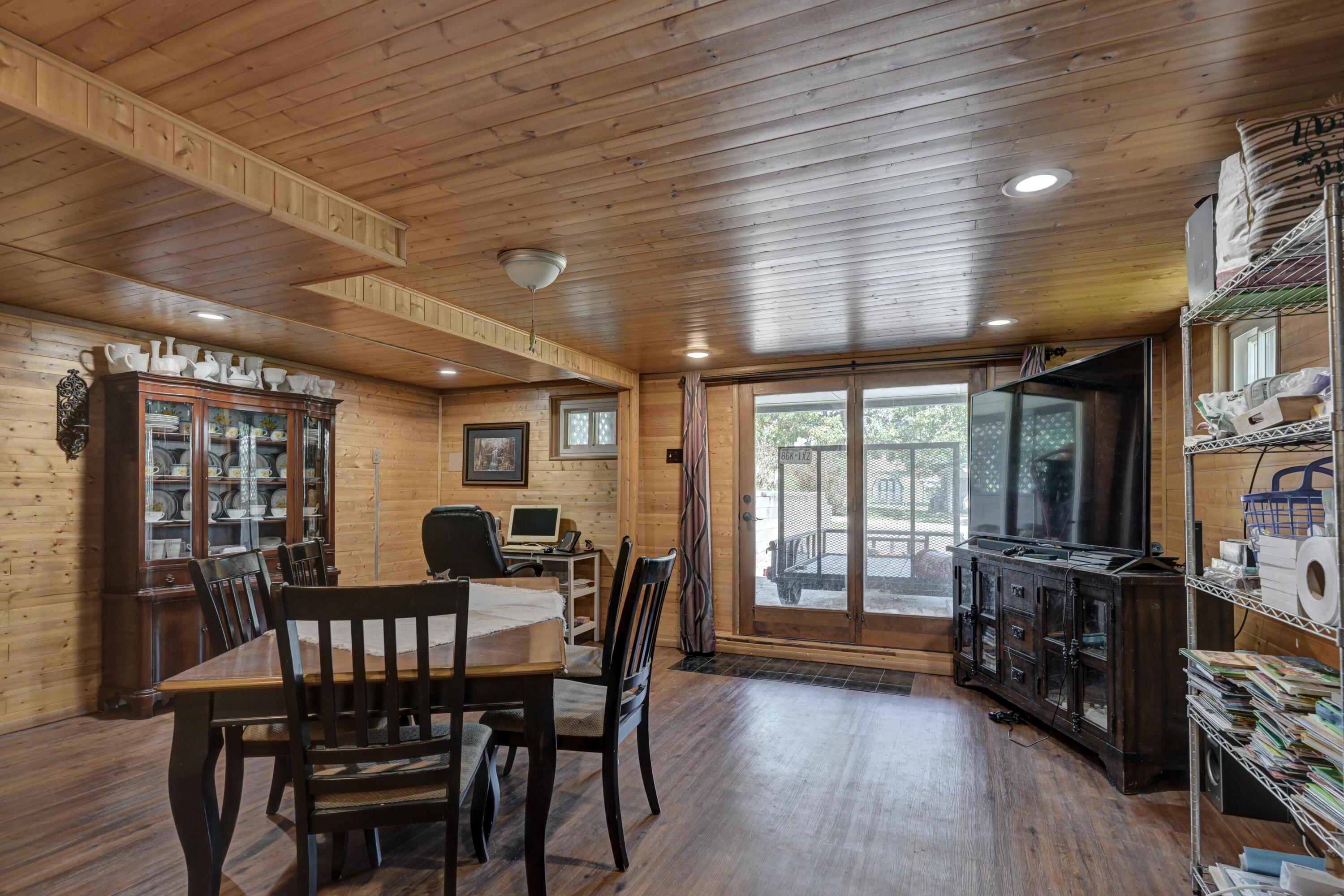 646 North Random Road Property Photo 13
