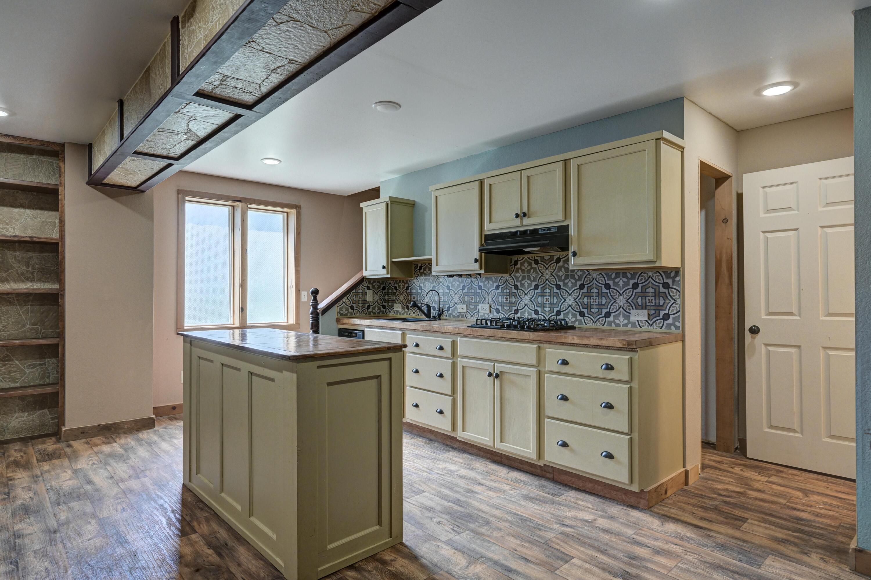 646 North Random Road Property Photo 31