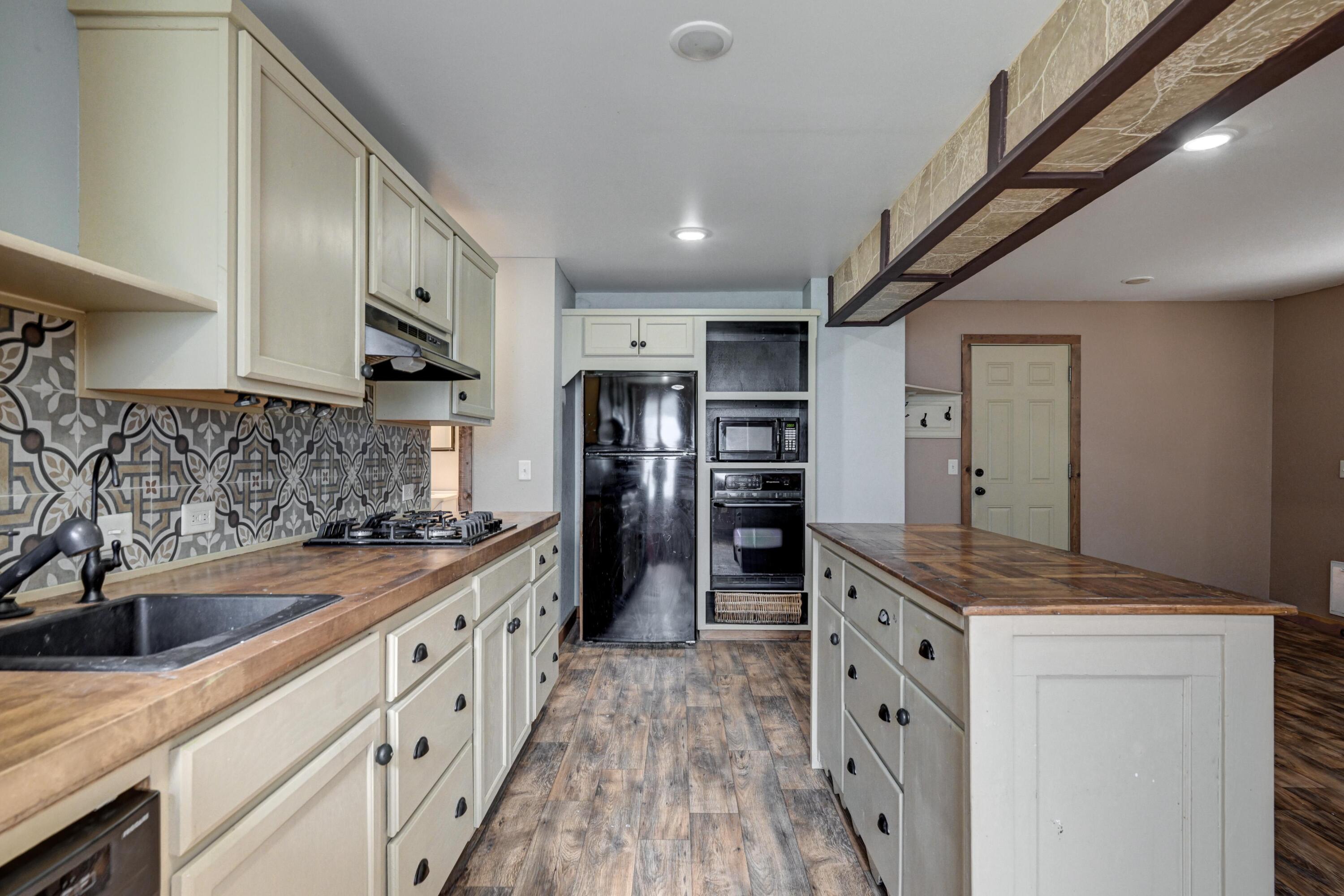 646 North Random Road Property Photo 36