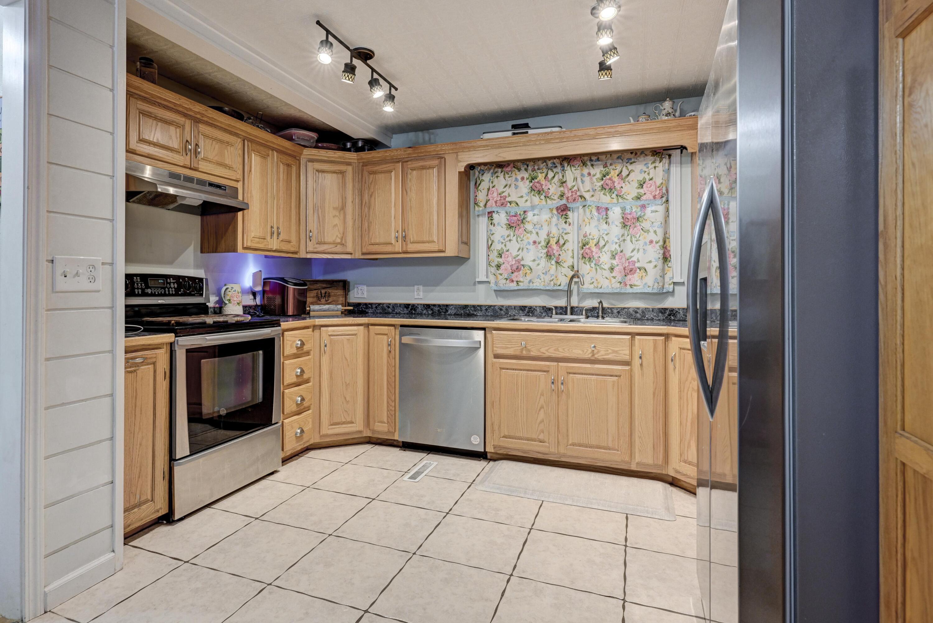 646 North Random Road Property Photo 64