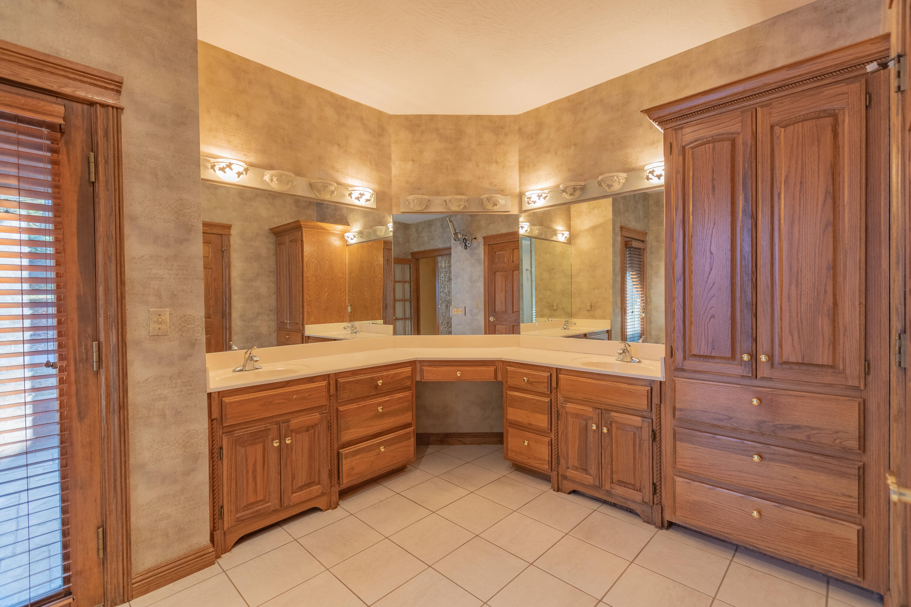 6064 South Natural Falls Drive Property Photo 17