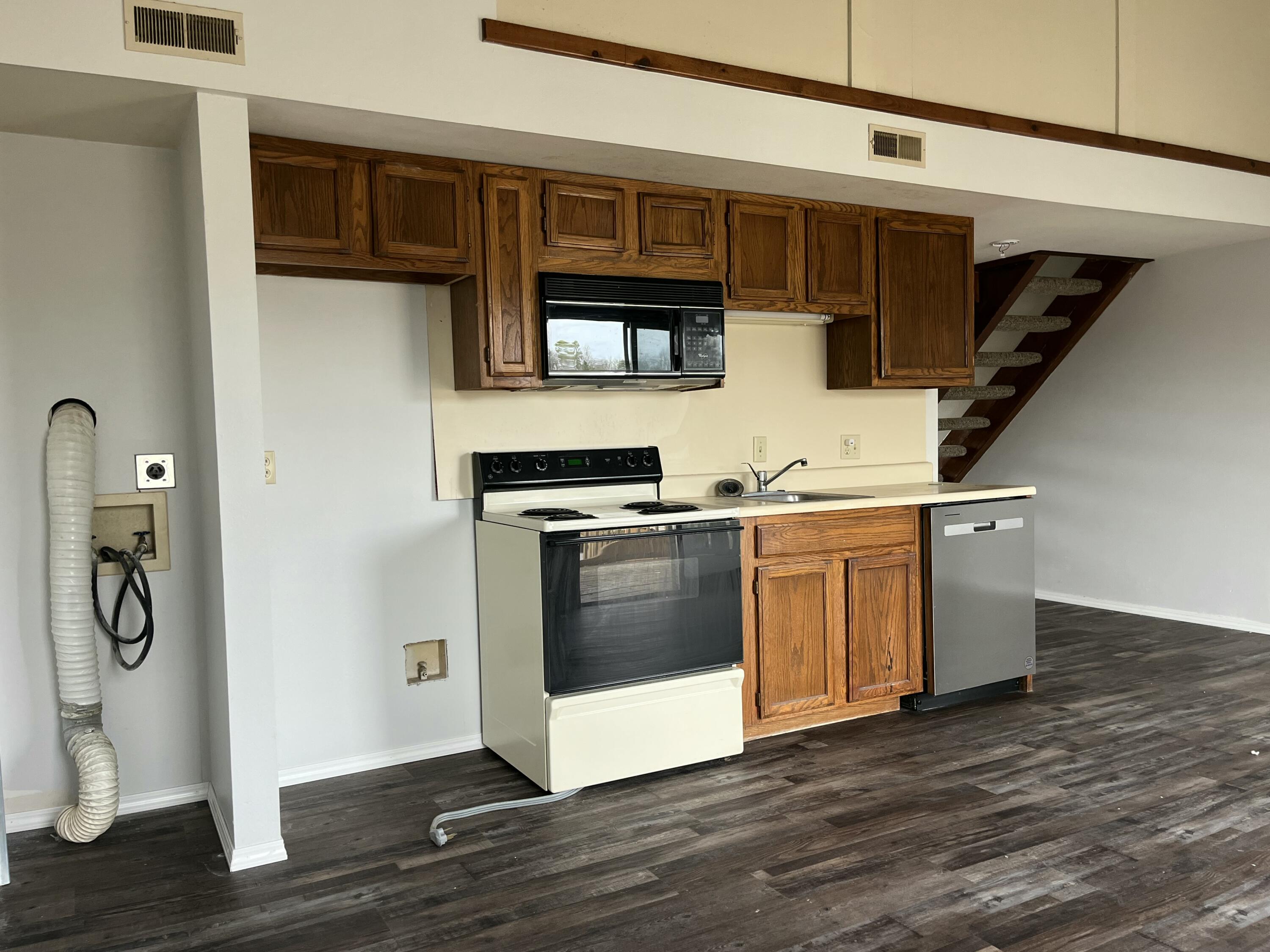 28 Fall Creek Drive Property Photo 7