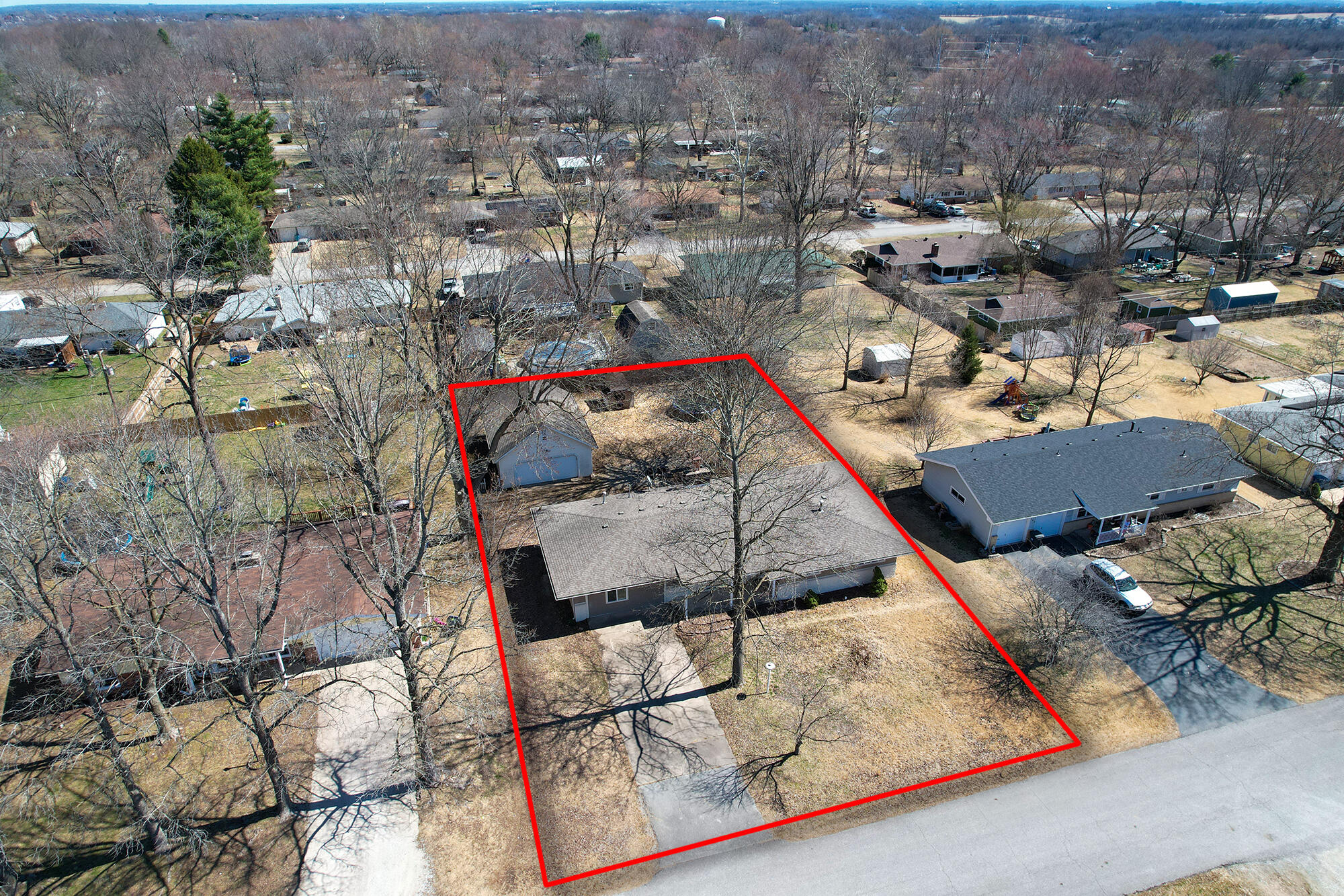 140 South Redbud Avenue Property Photo 4