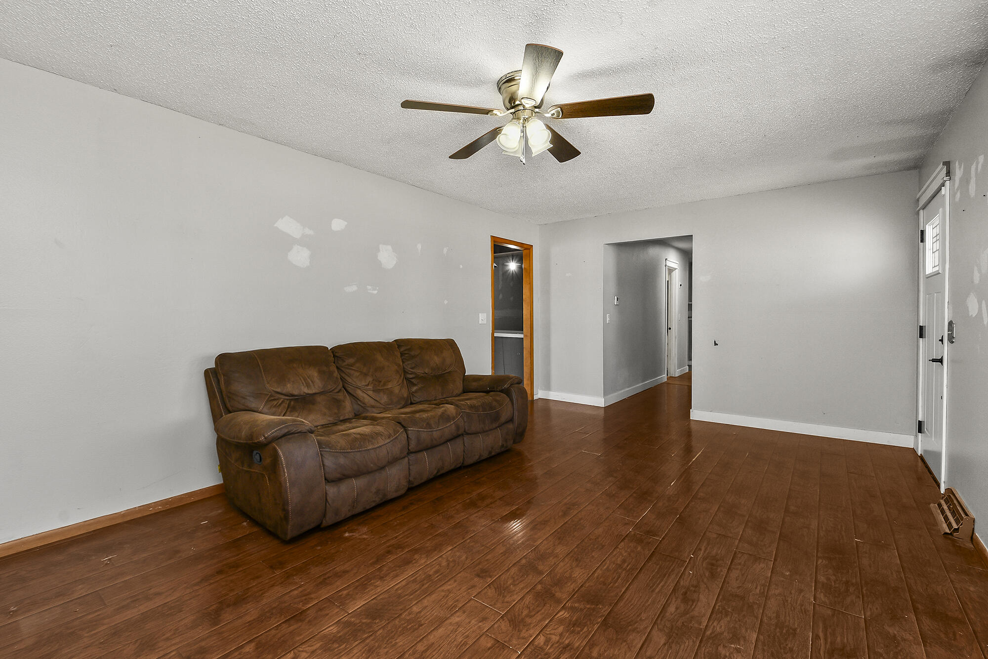 140 South Redbud Avenue Property Photo 9