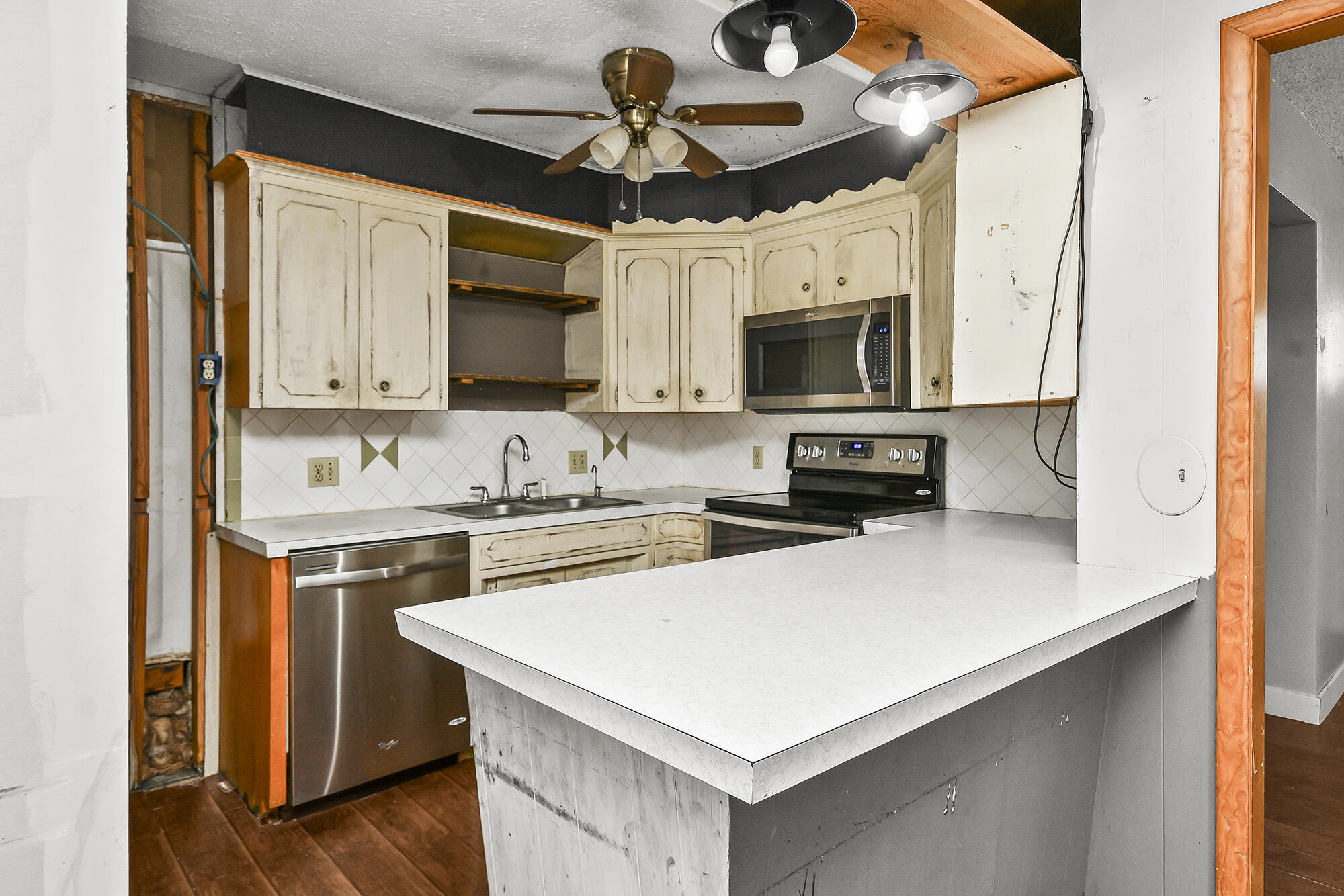 140 South Redbud Avenue Property Photo 12