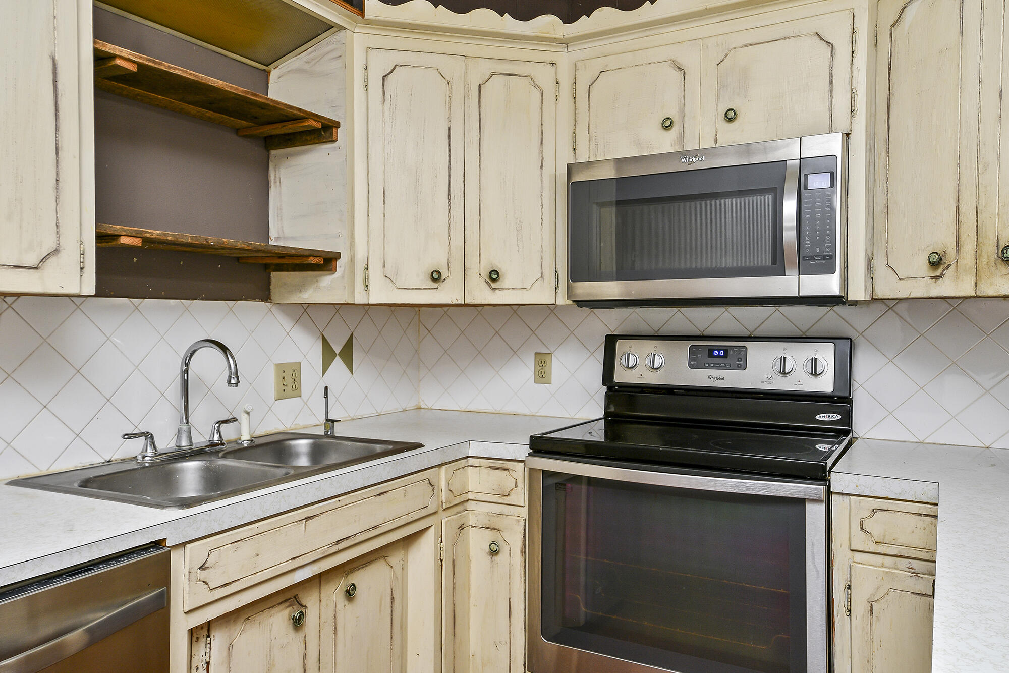 140 South Redbud Avenue Property Photo 13