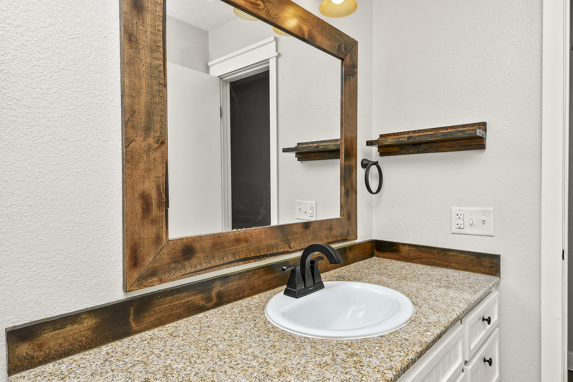 140 South Redbud Avenue Property Photo 34