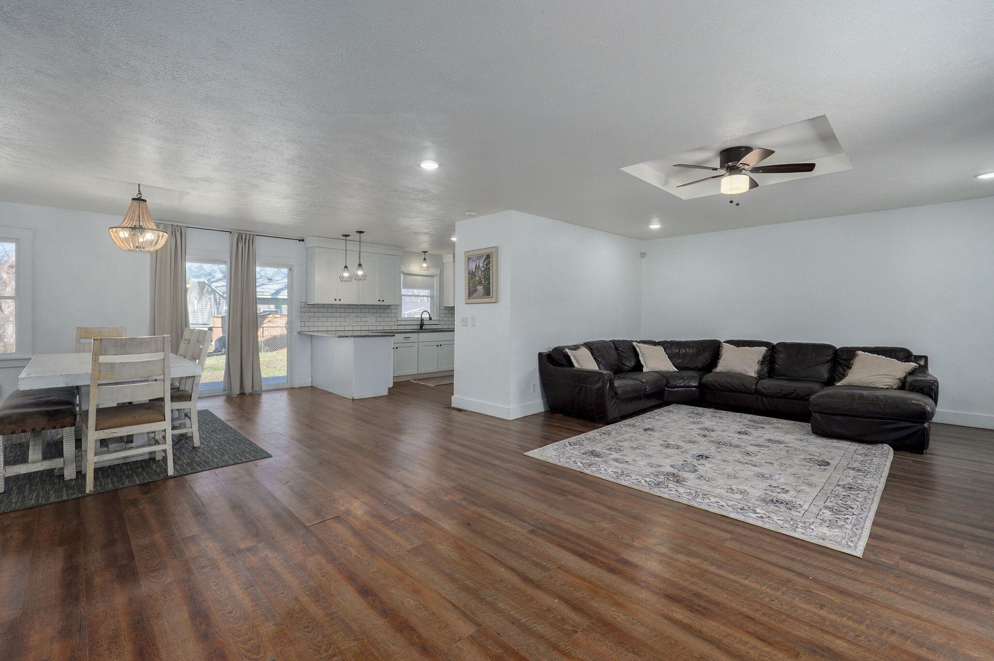 1025 North Market Avenue Property Photo 6