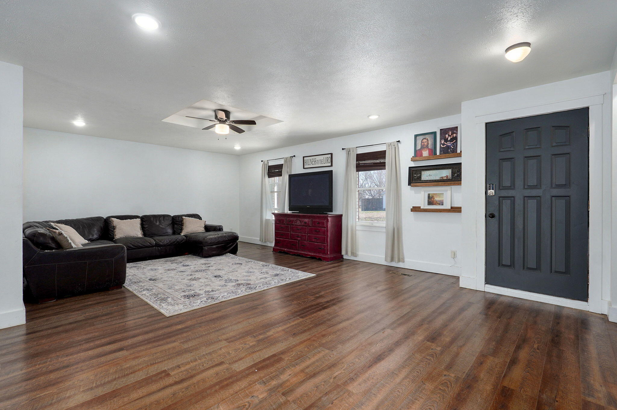 1025 North Market Avenue Property Photo 7