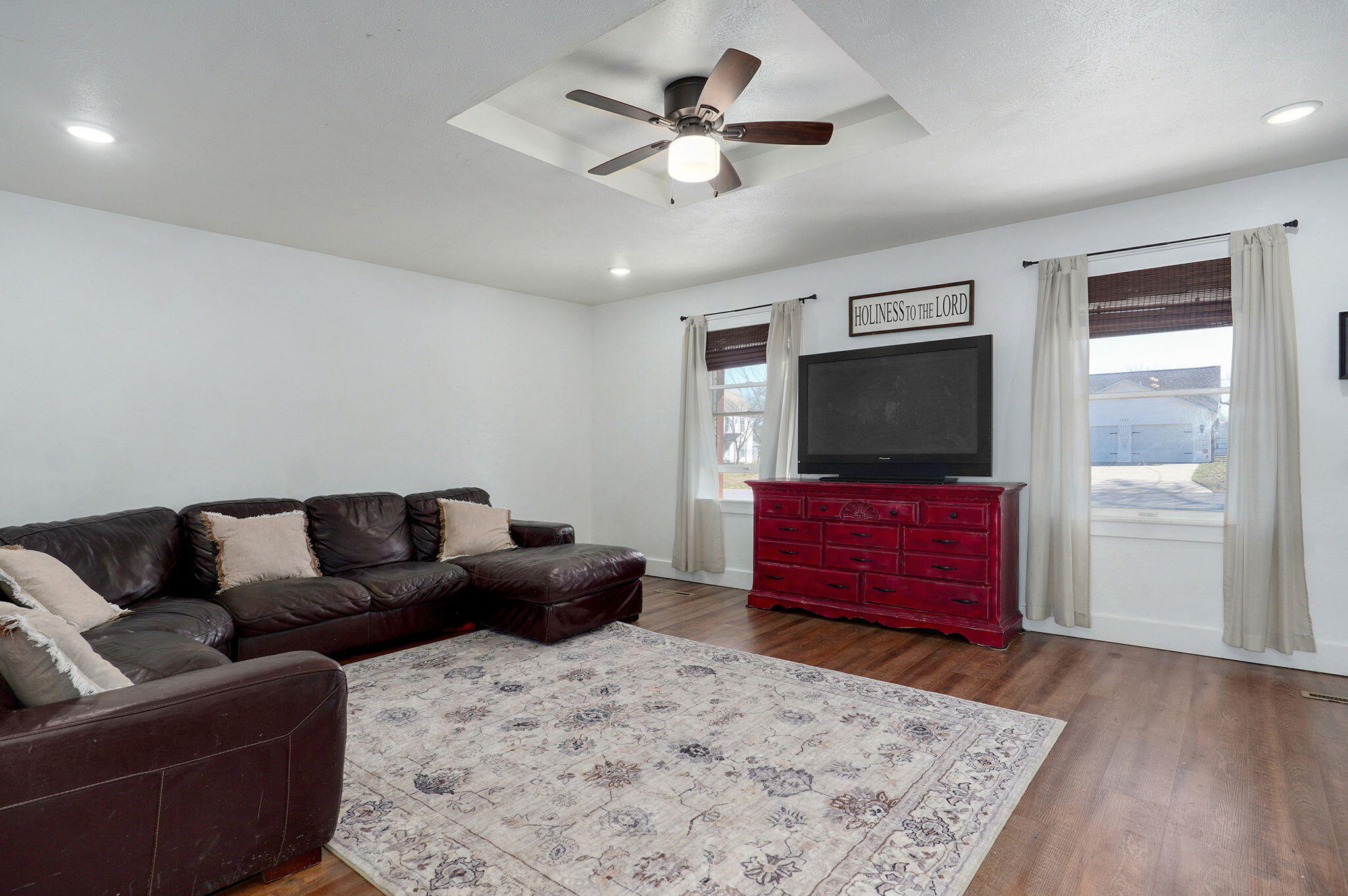 1025 North Market Avenue Property Photo 8