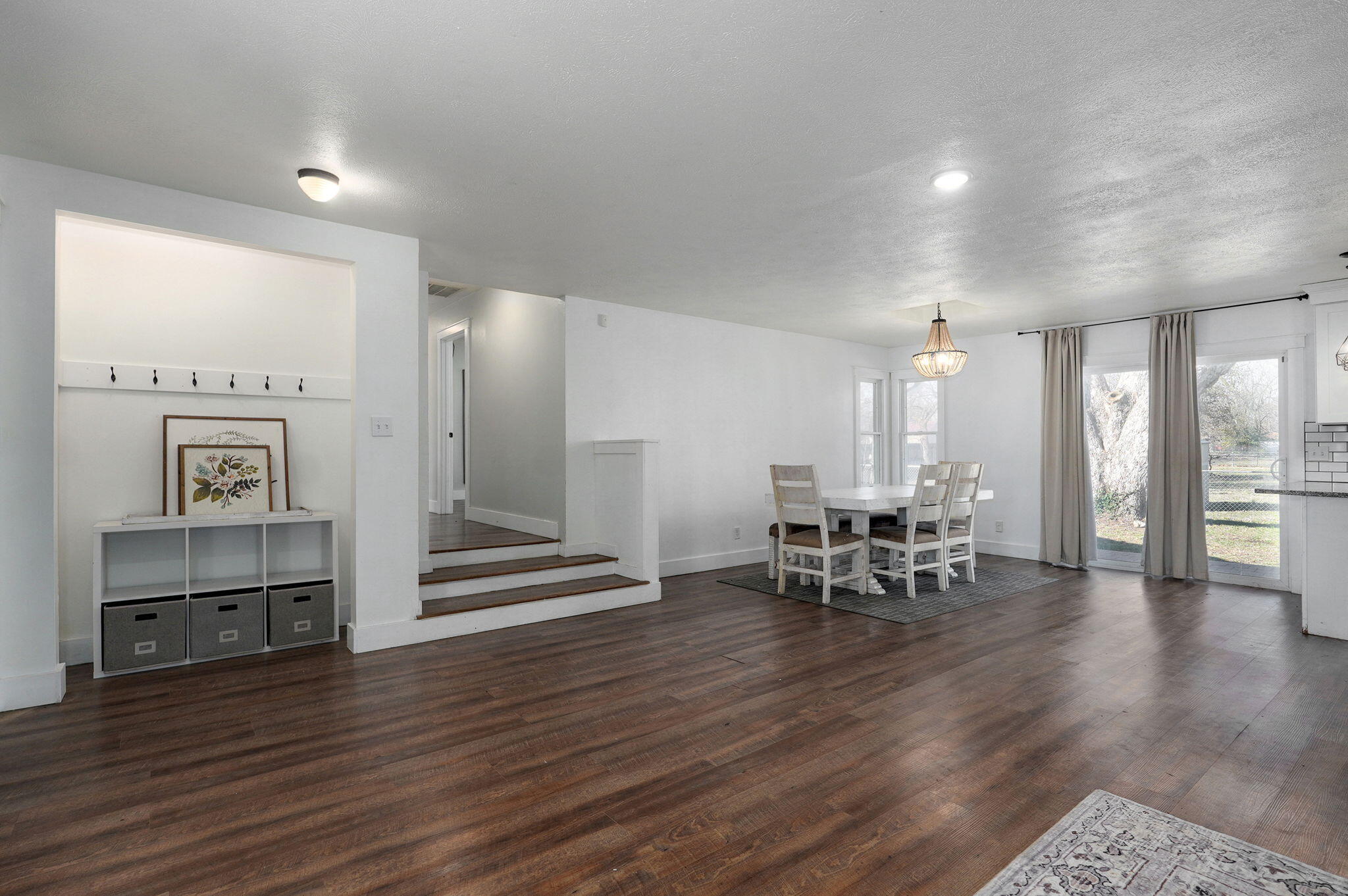1025 North Market Avenue Property Photo 10
