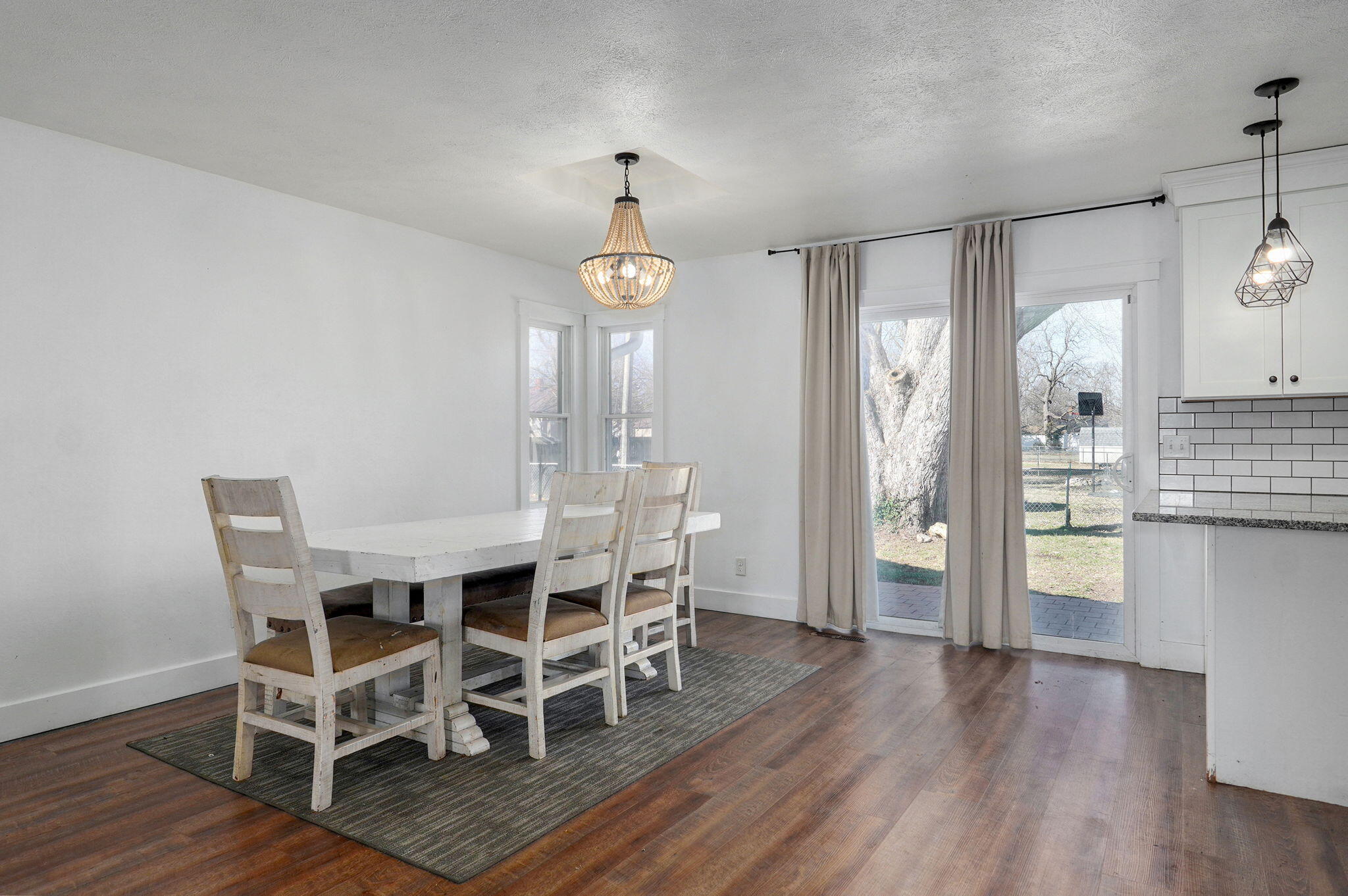 1025 North Market Avenue Property Photo 11