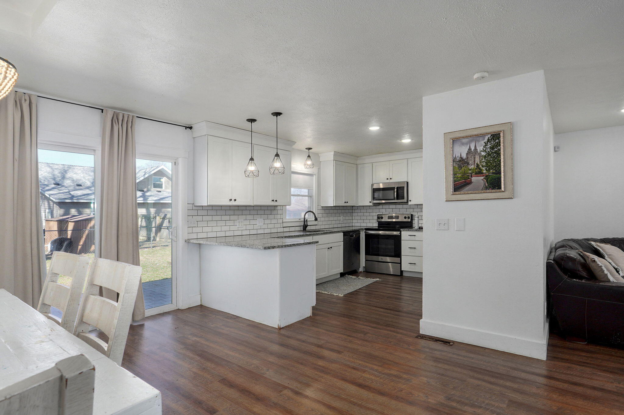 1025 North Market Avenue Property Photo 12