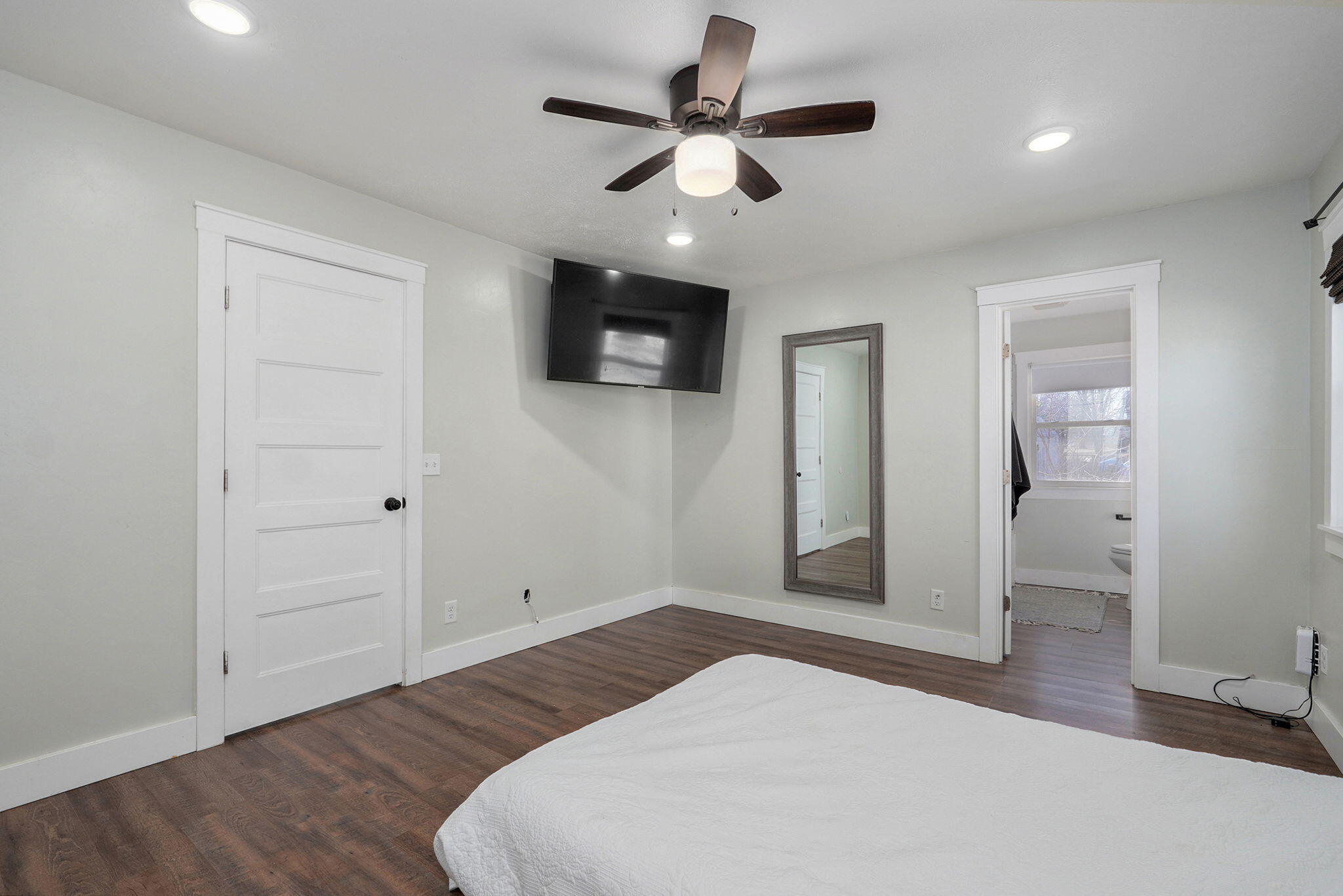 1025 North Market Avenue Property Photo 18