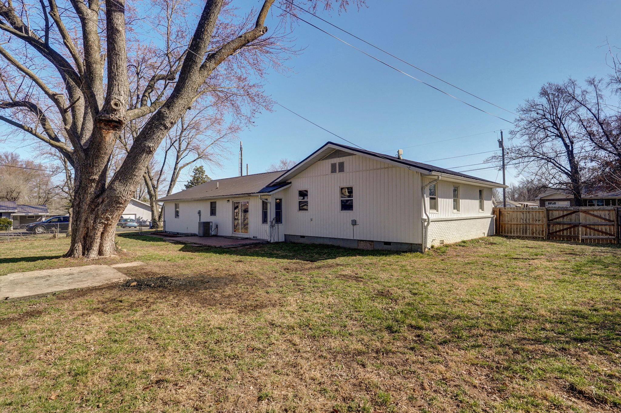 1025 North Market Avenue Property Photo 33
