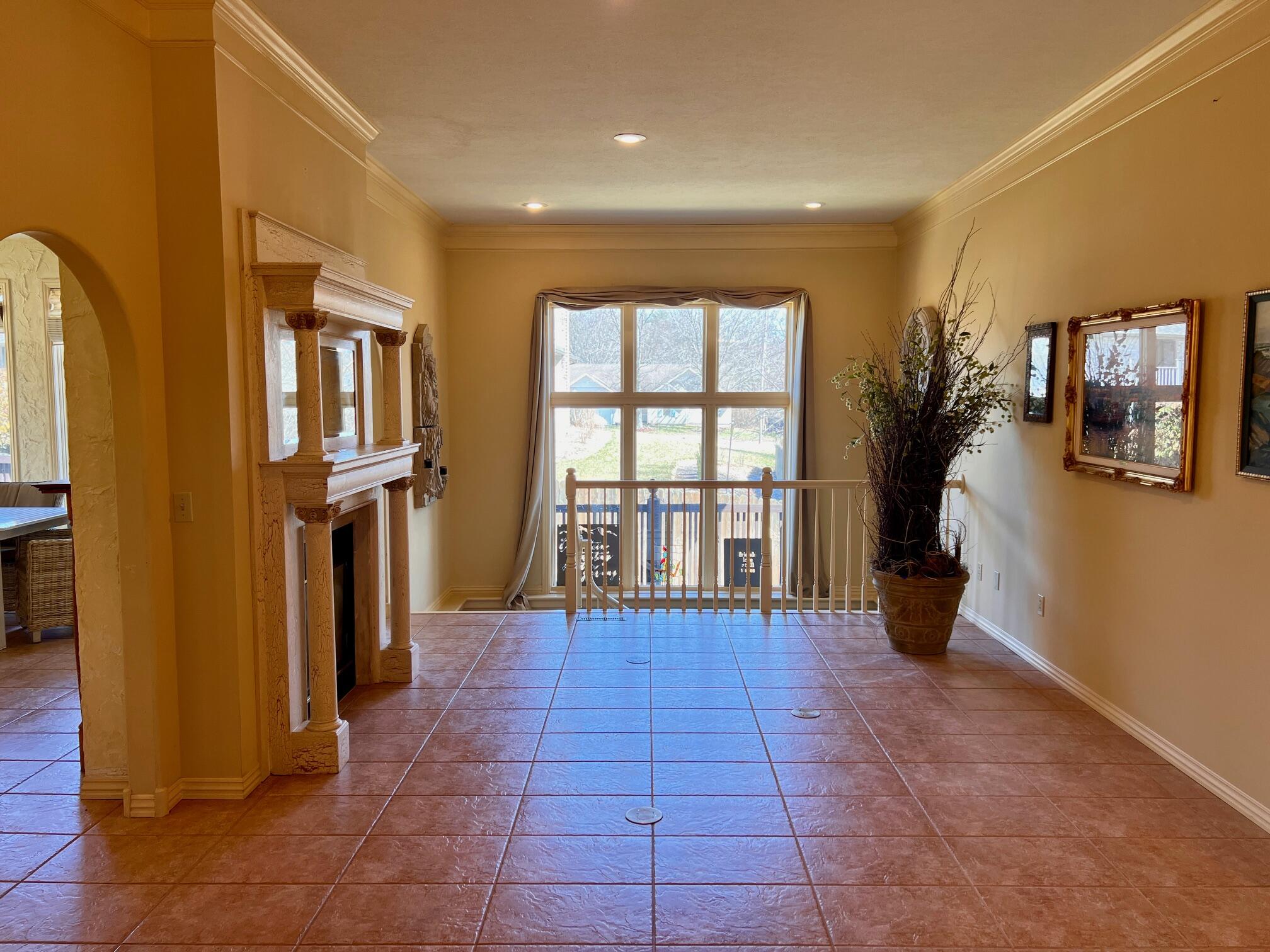 966 South Carriage Avenue Property Photo 2