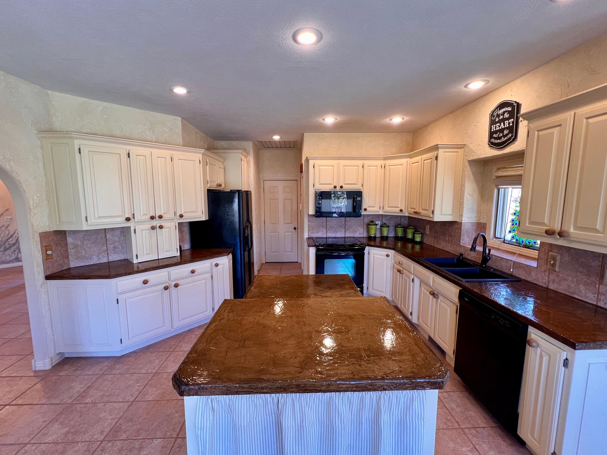 966 South Carriage Avenue Property Photo 8