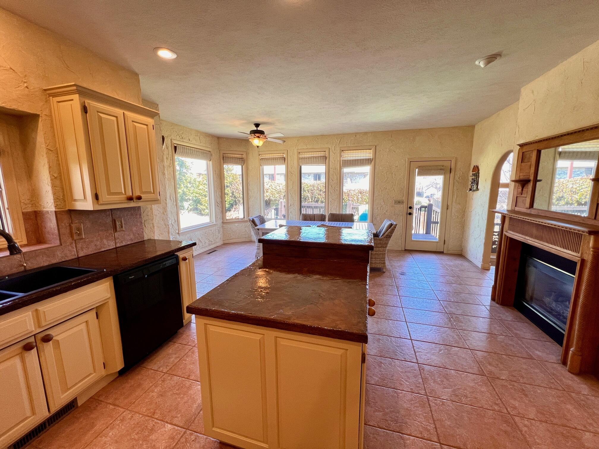 966 South Carriage Avenue Property Photo 9