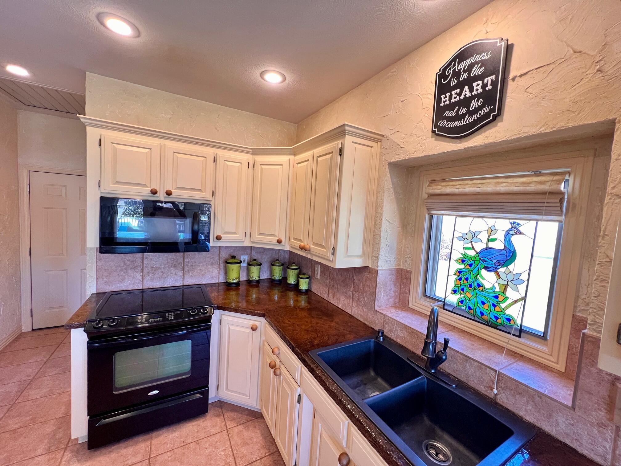 966 South Carriage Avenue Property Photo 12
