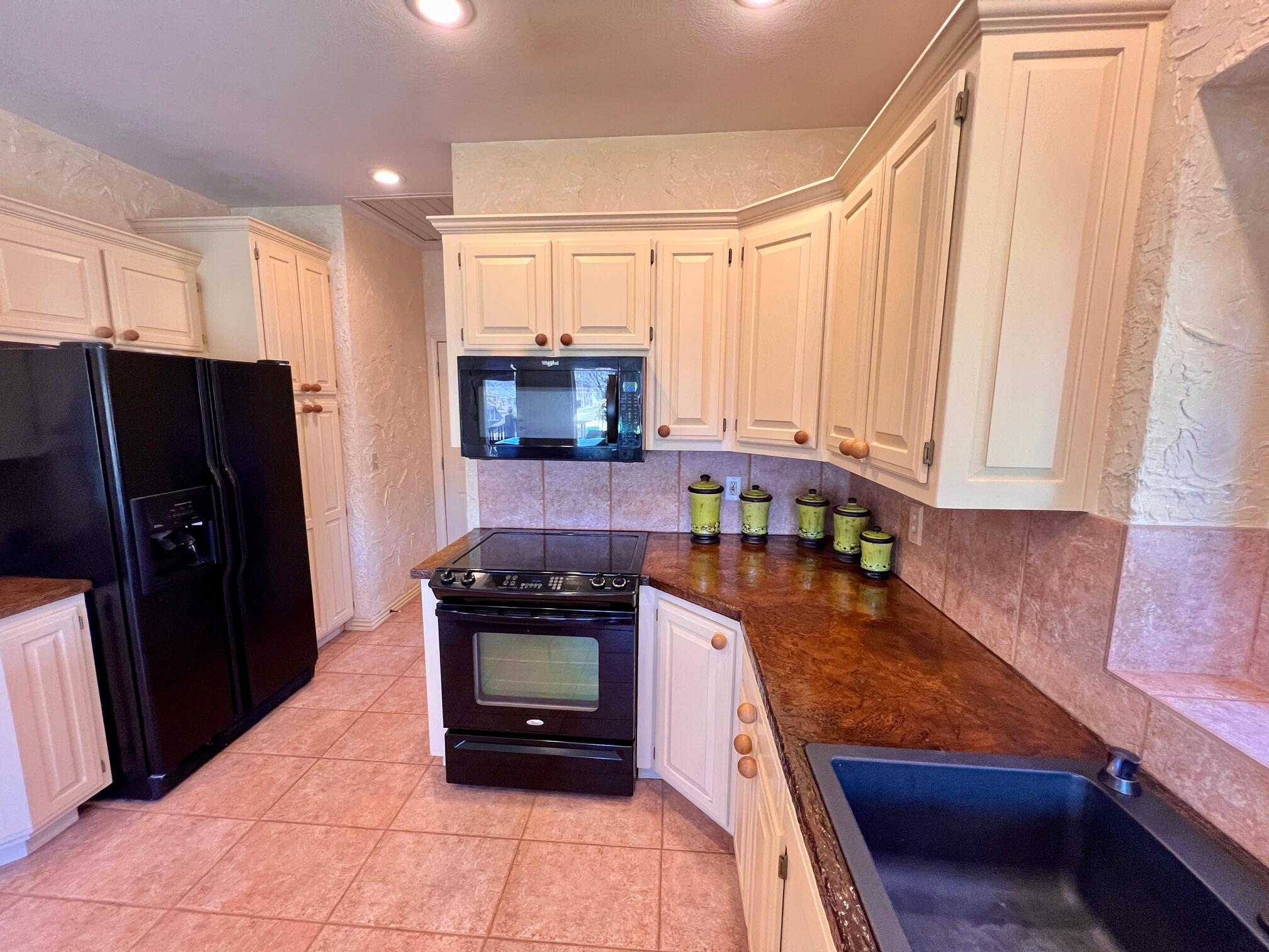 966 South Carriage Avenue Property Photo 13