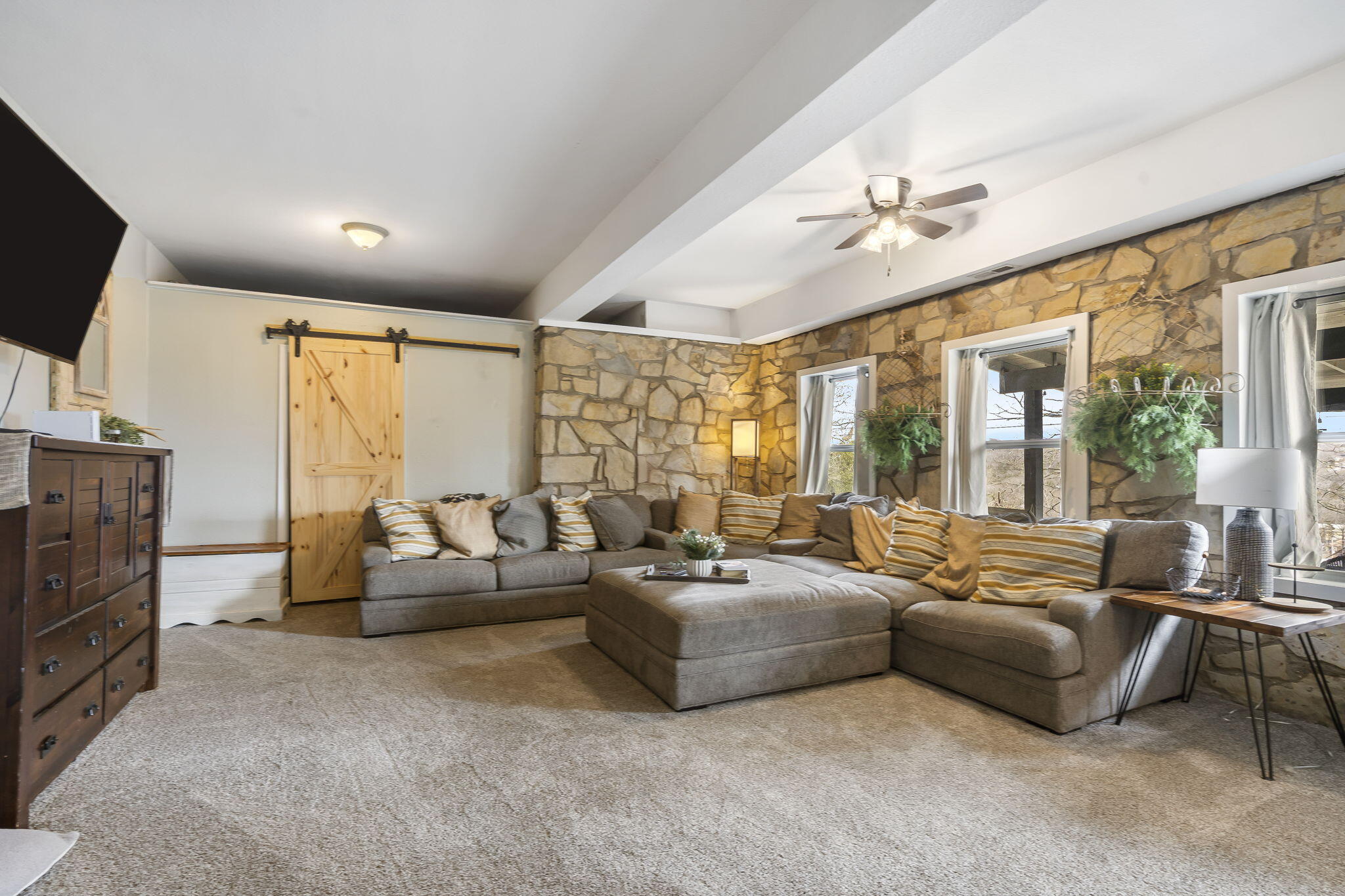 463 Taneycomo Hill Drive Property Photo 10