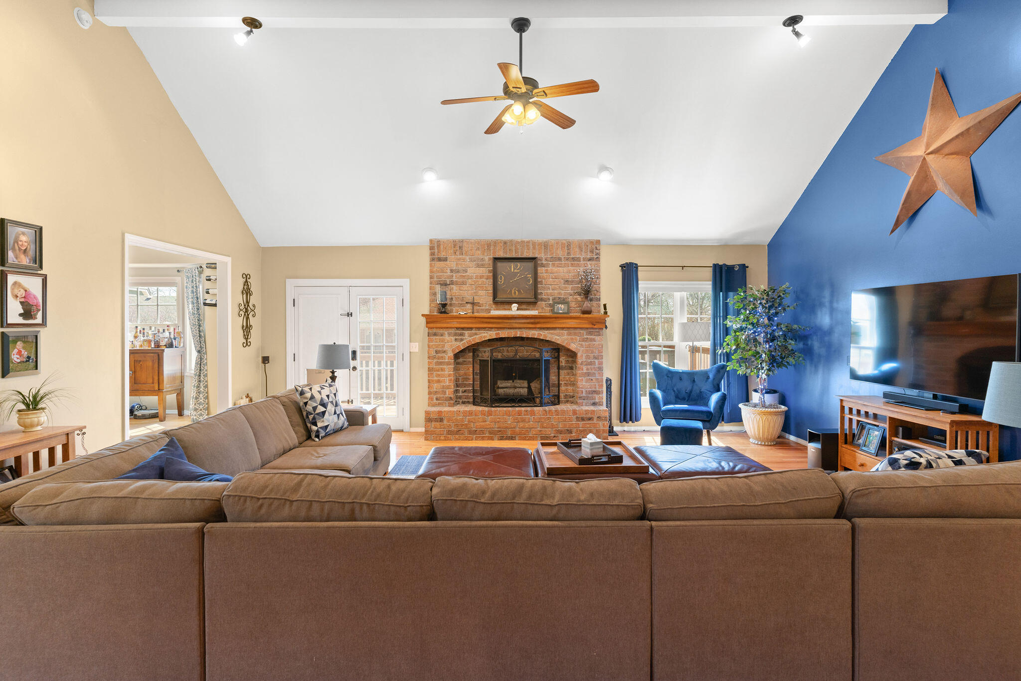 4526 South Zane Court Property Photo 4