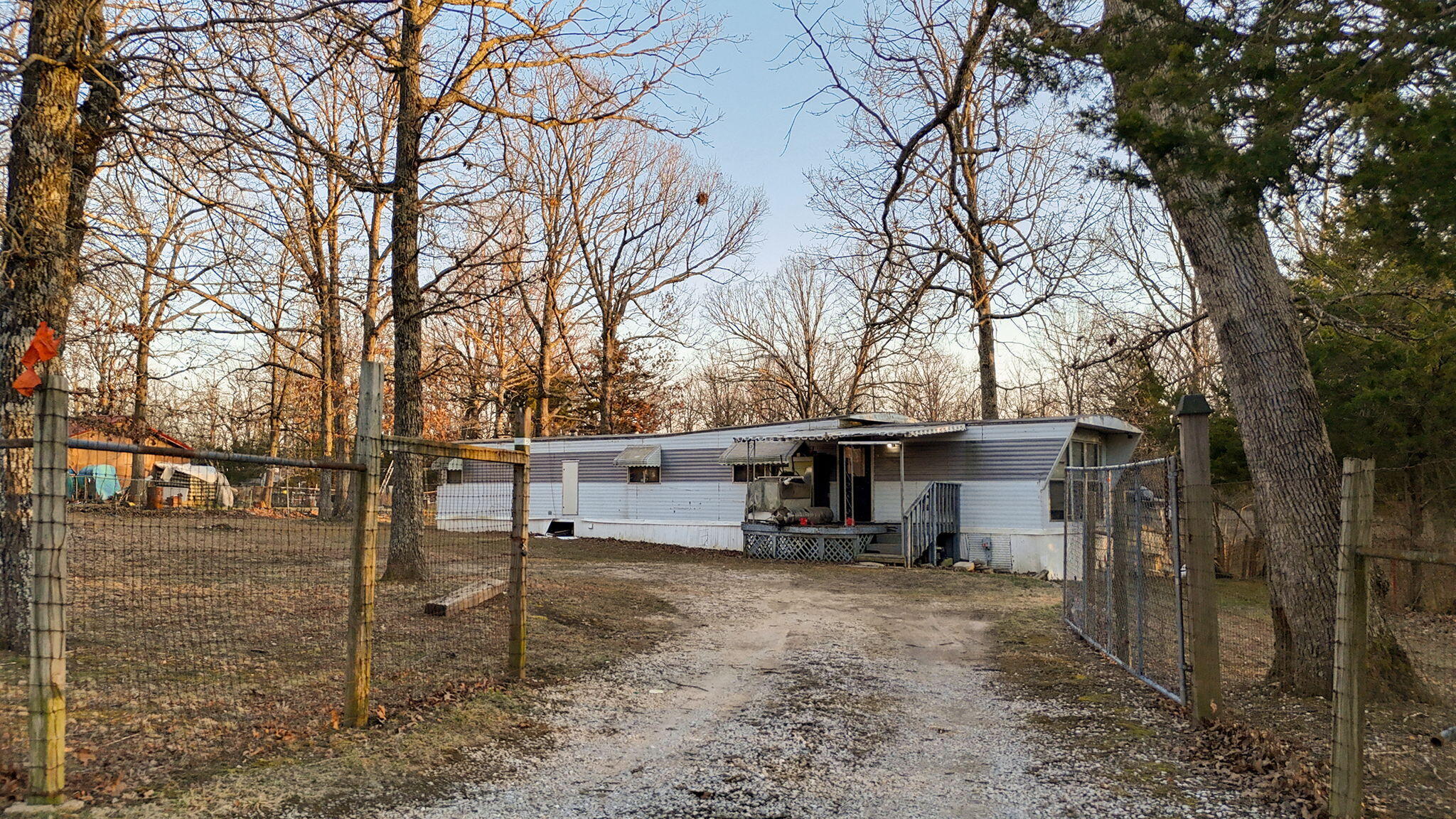 1606 East Farm Road 28 Property Photo 2