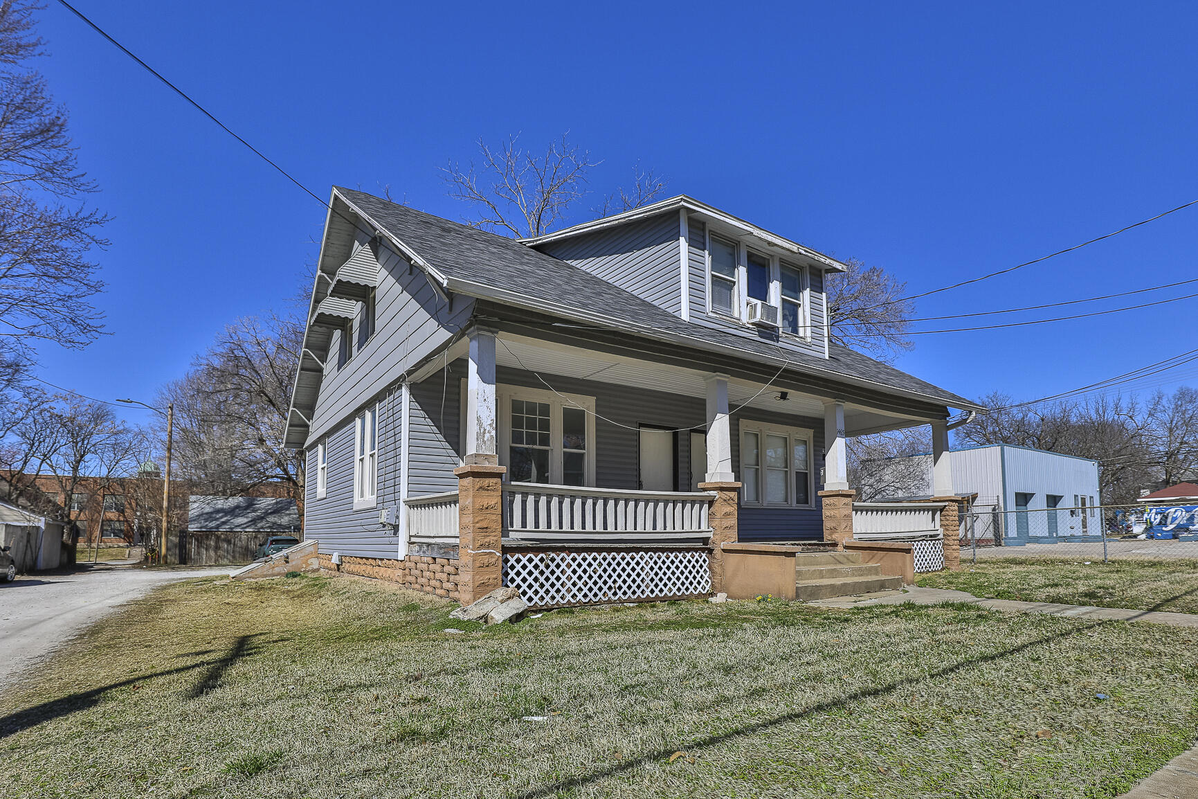 1465 North Grant Avenue Property Photo 2