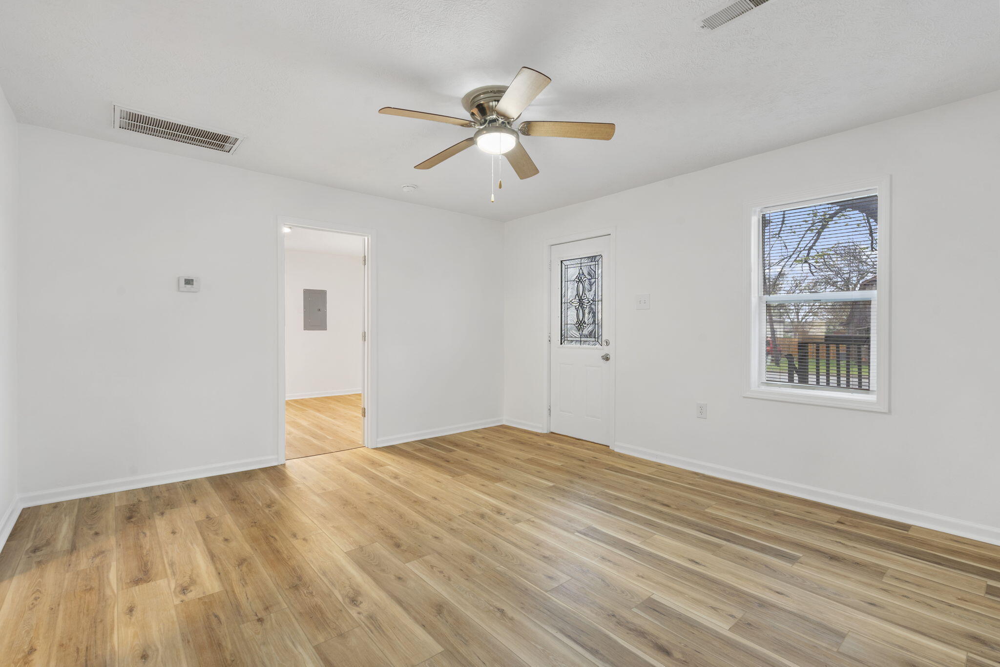 1953 West Thoman Street Property Photo 8
