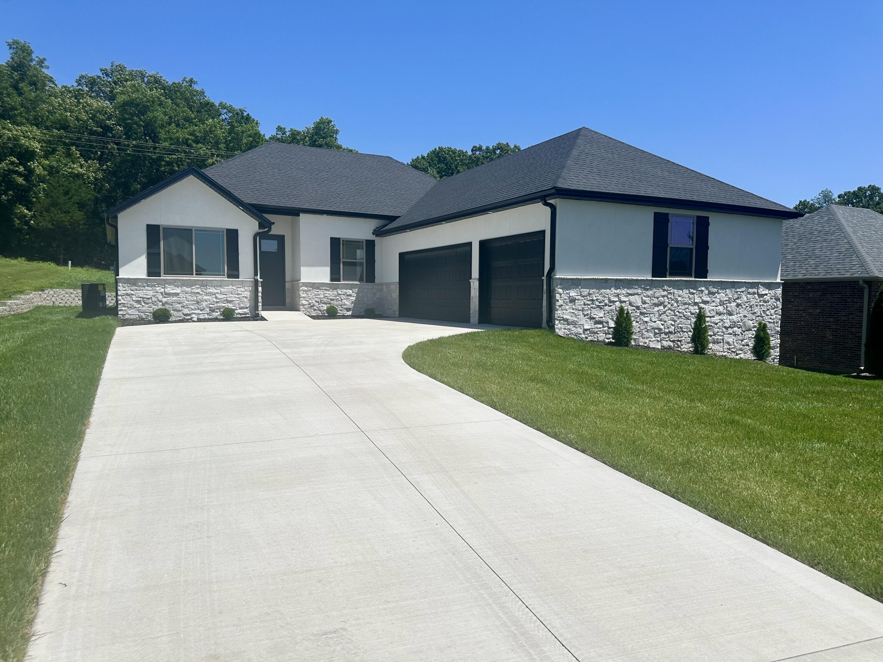 1611 West Gaslight Drive Property Photo 1